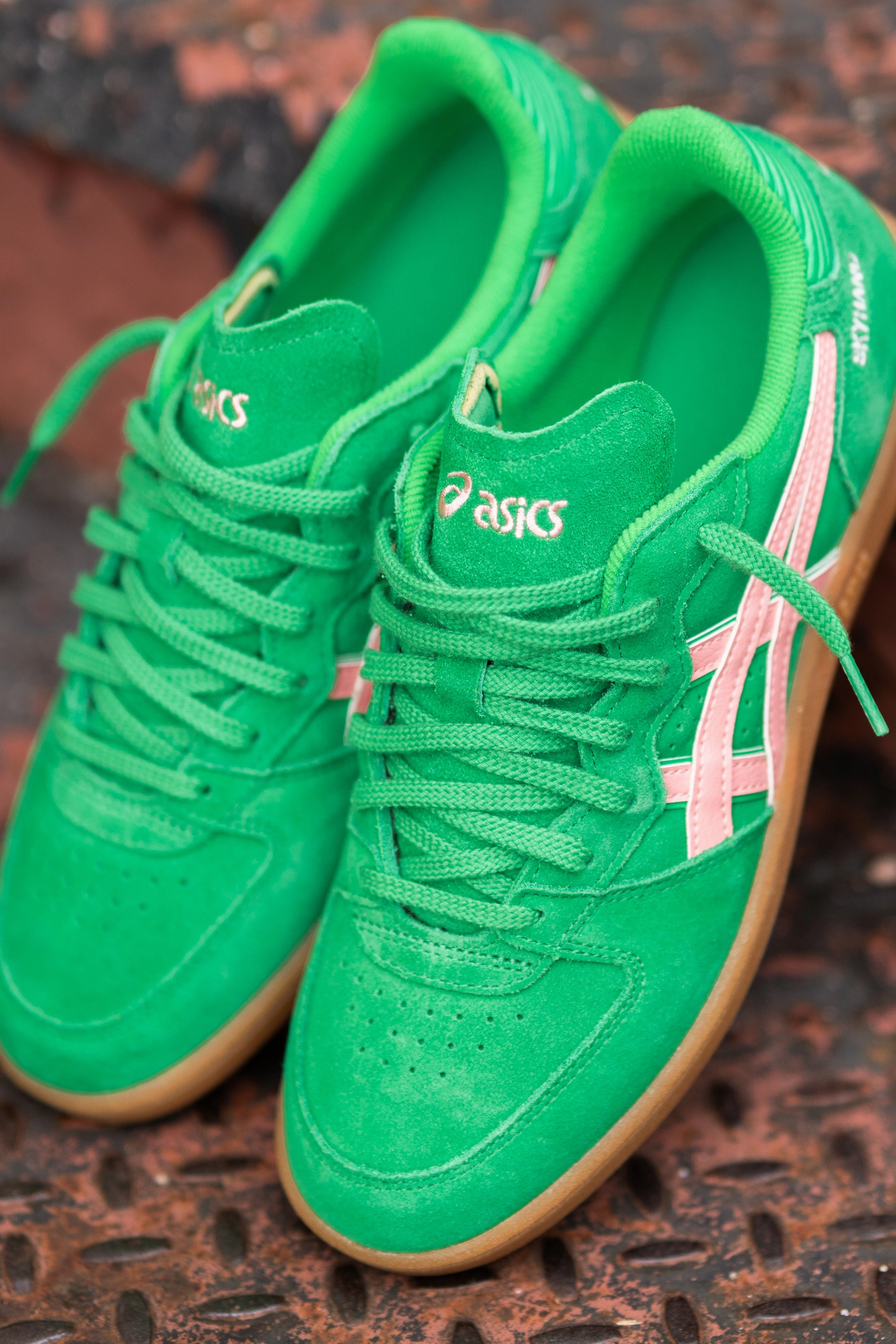 Men's Asics Skyhand OG (Cilantro/Grapefruit) running shoe close-up shots