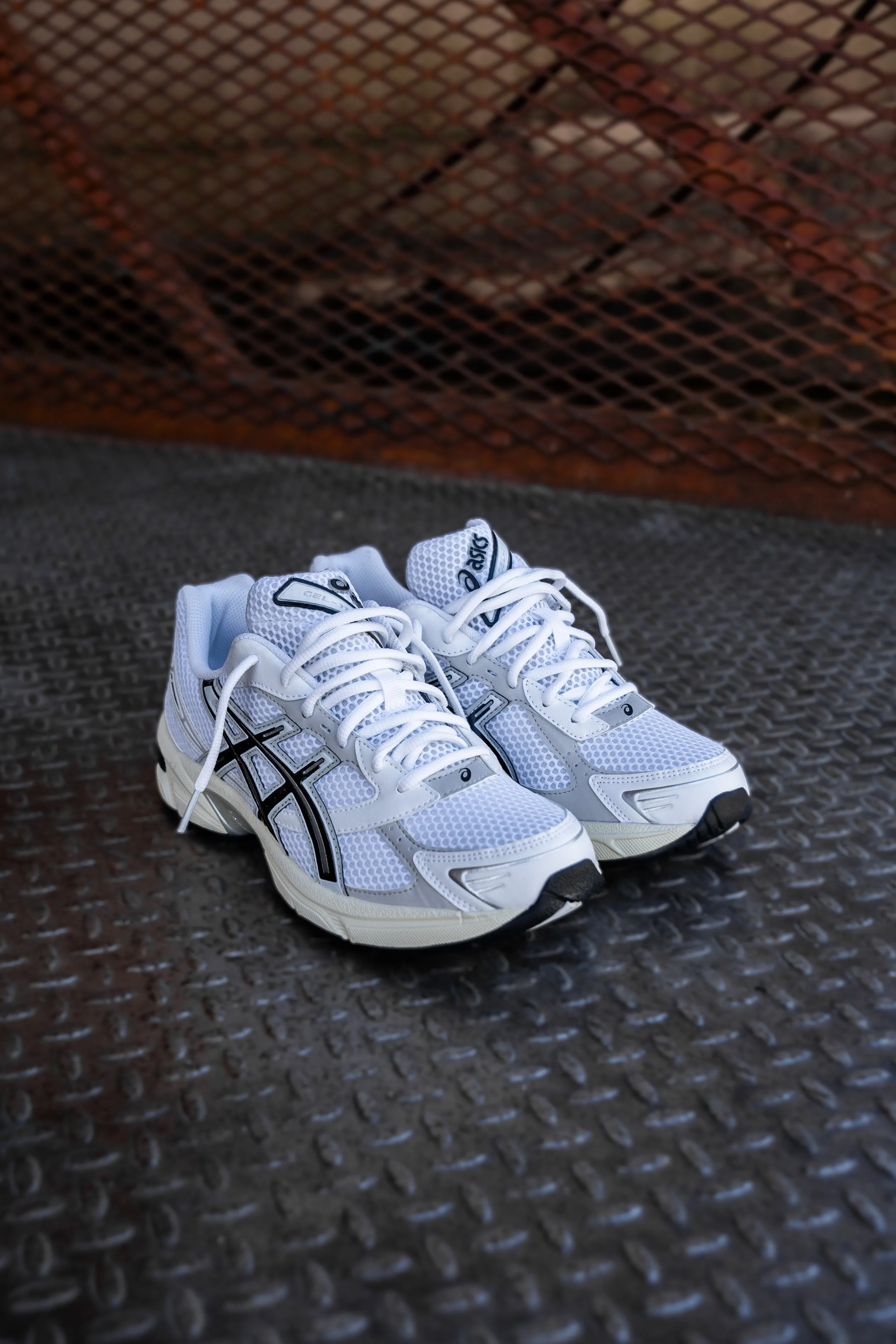 Mens Asics Gel-1130 (White/Cloud Grey) running shoe close-up shots