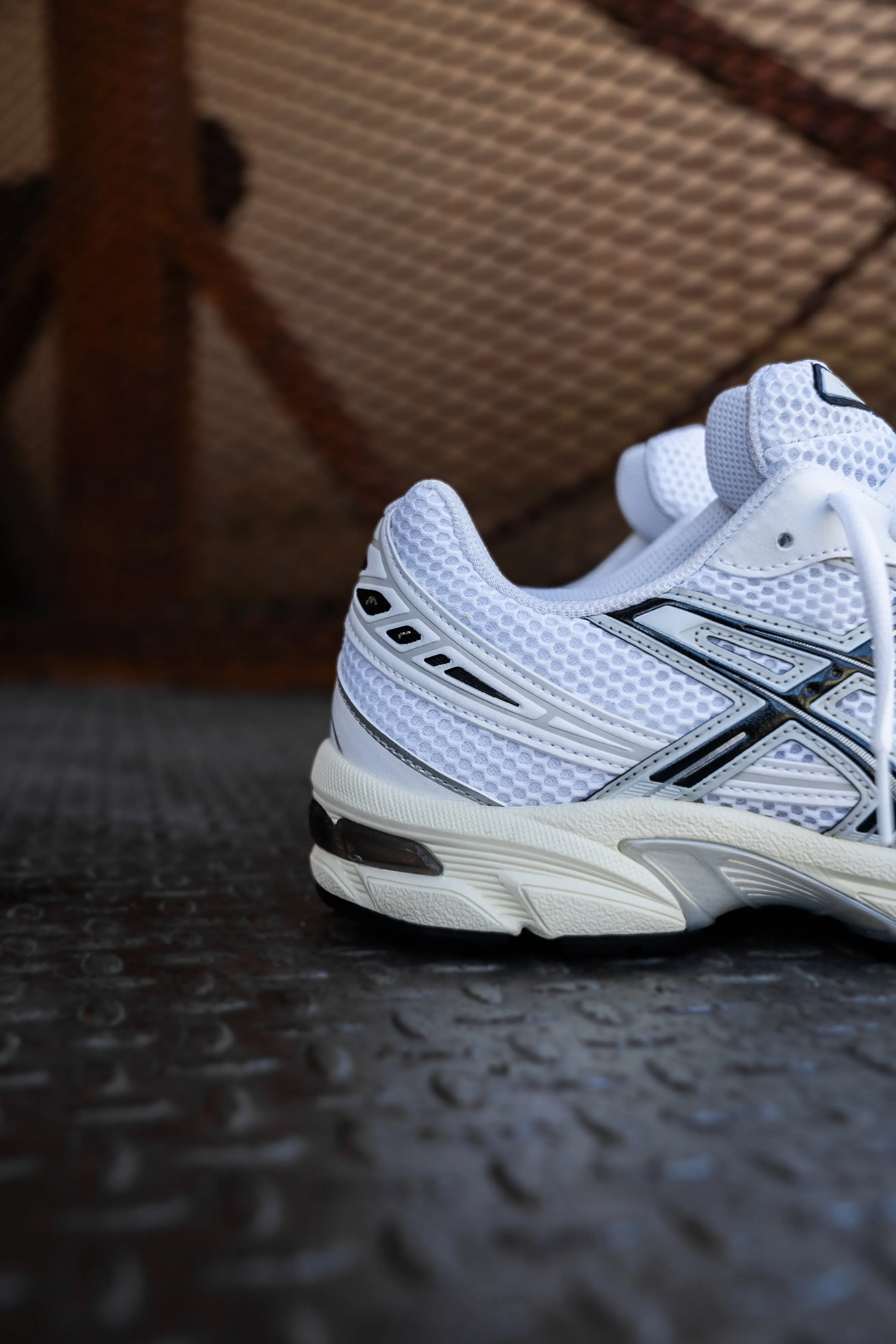 Mens Asics Gel-1130 (White/Cloud Grey) running shoe close-up shots
