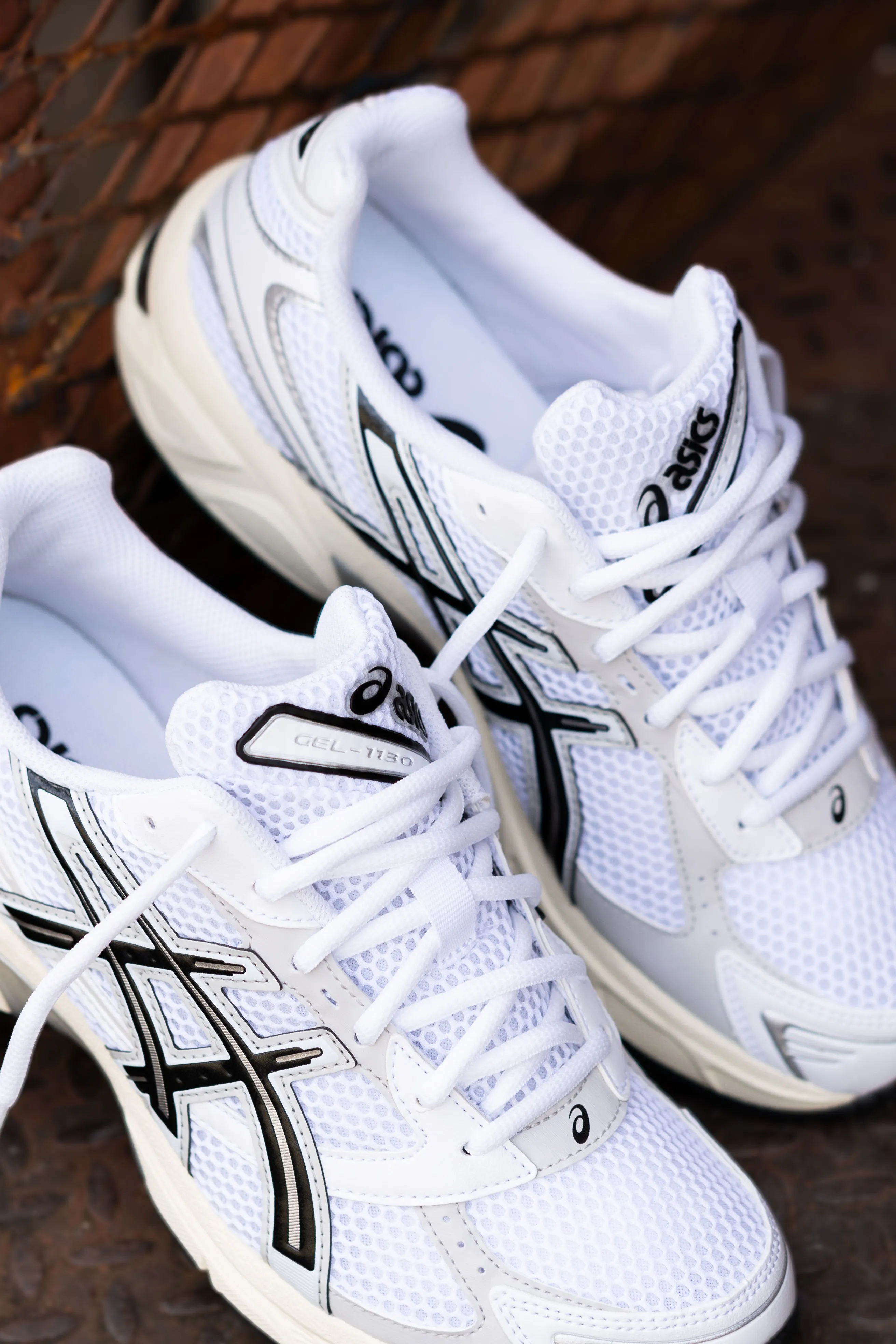 Mens Asics Gel-1130 (White/Cloud Grey) running shoe close-up shots
