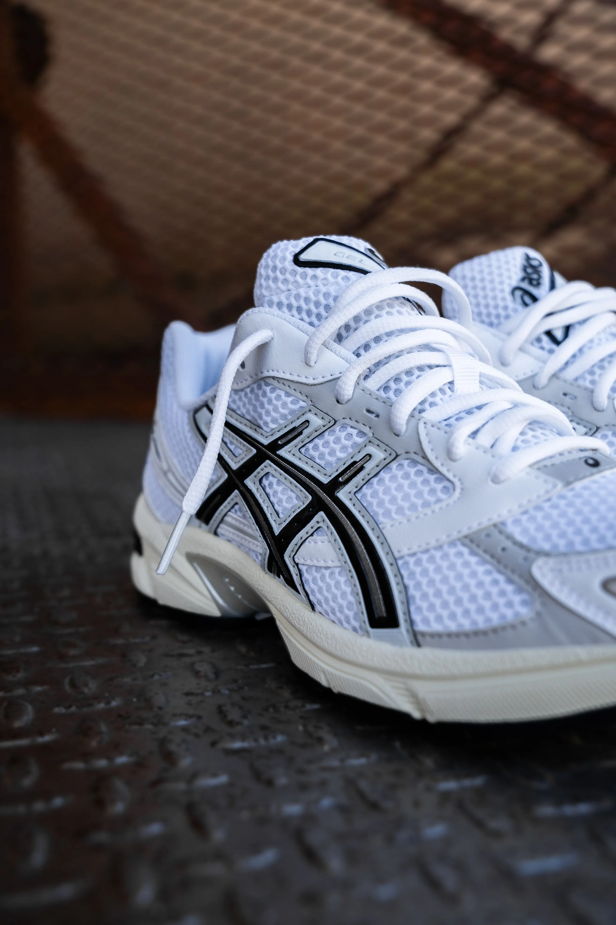 Mens Asics Gel-1130 (White/Cloud Grey) running shoe close-up shots