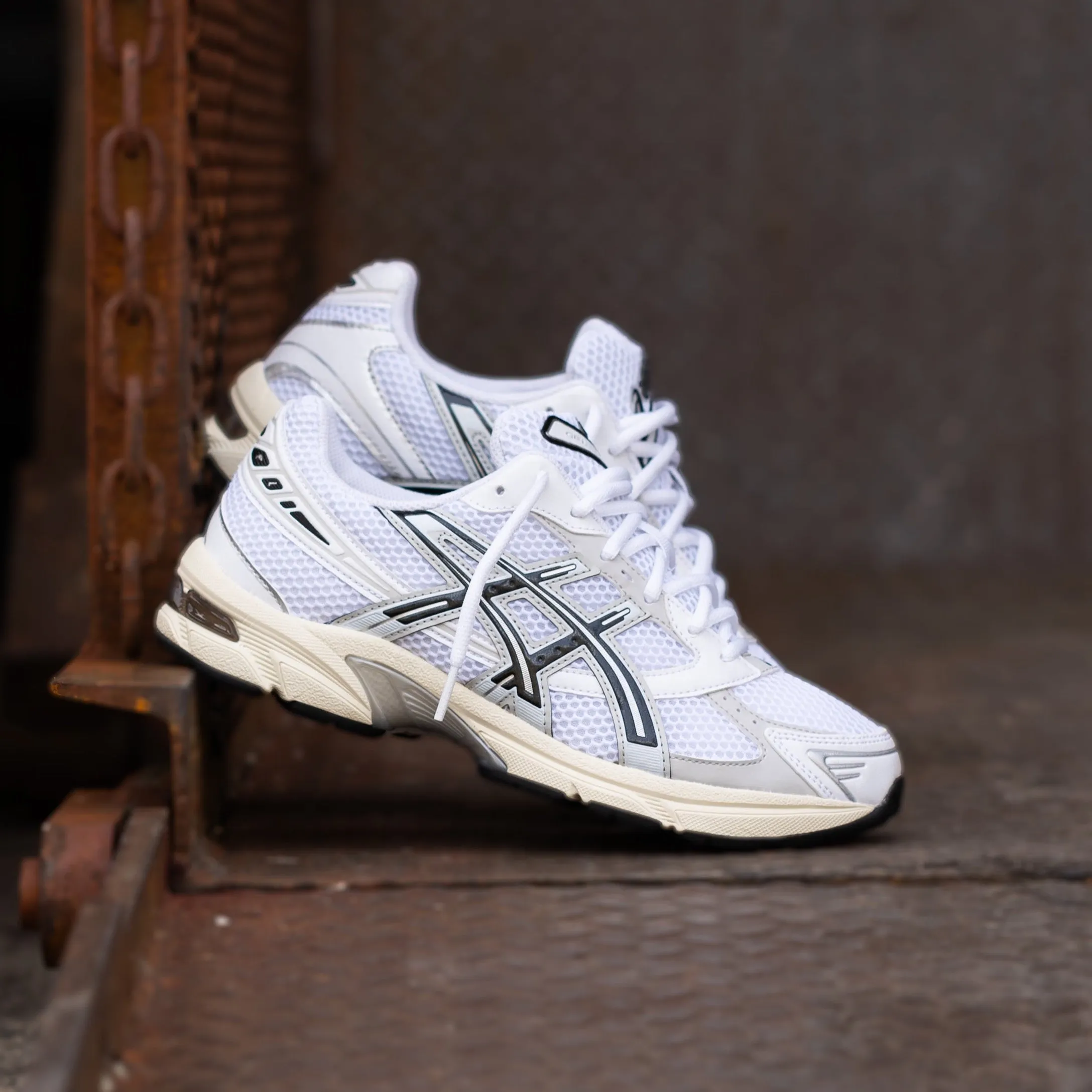 Mens Asics Gel-1130 (White/Cloud Grey) running shoe close-up shots