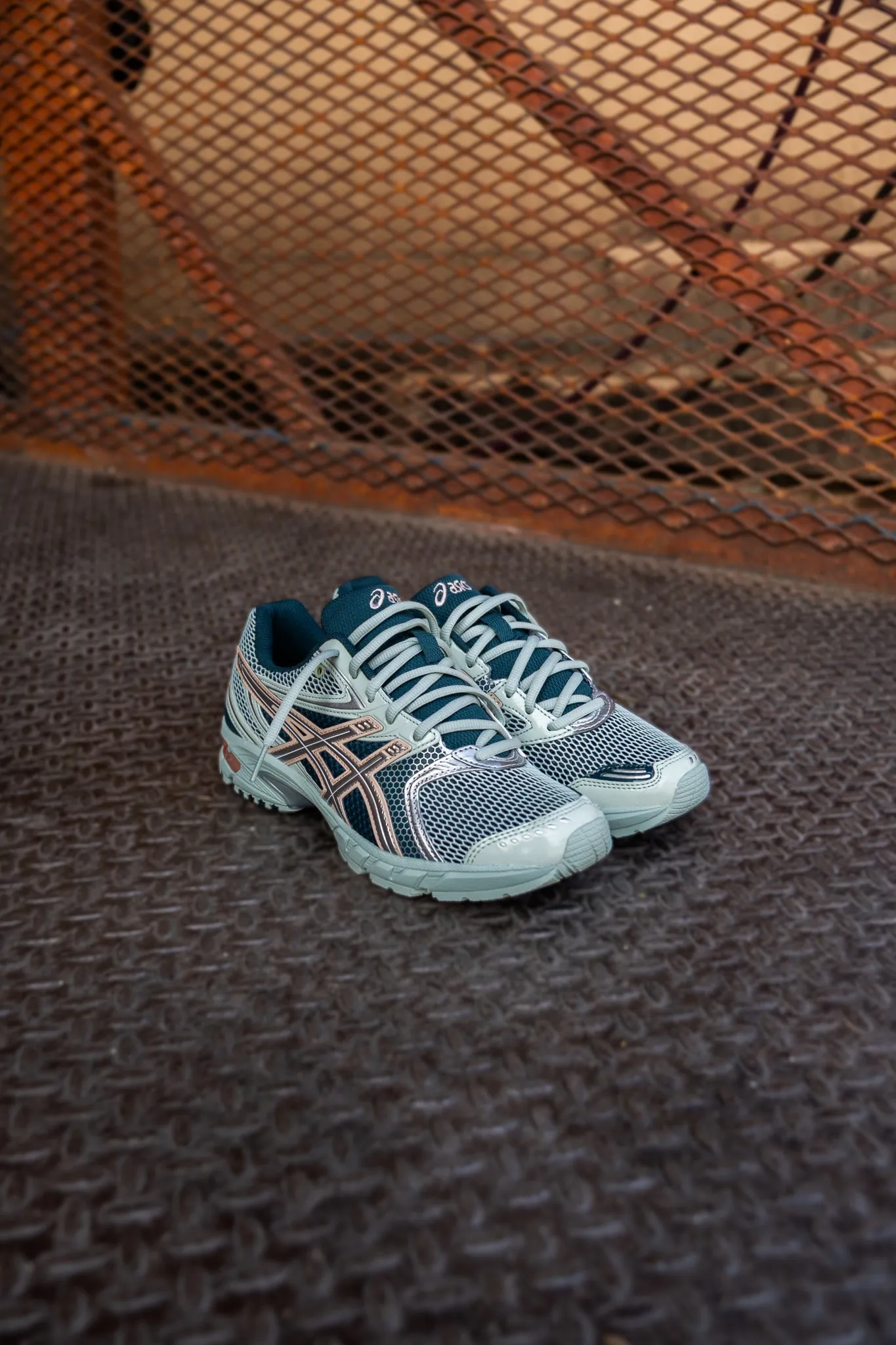 Mens Asics Gel-DS Trainer 14 (Lichen Rock/Pure Silver) running shoe close-up shots