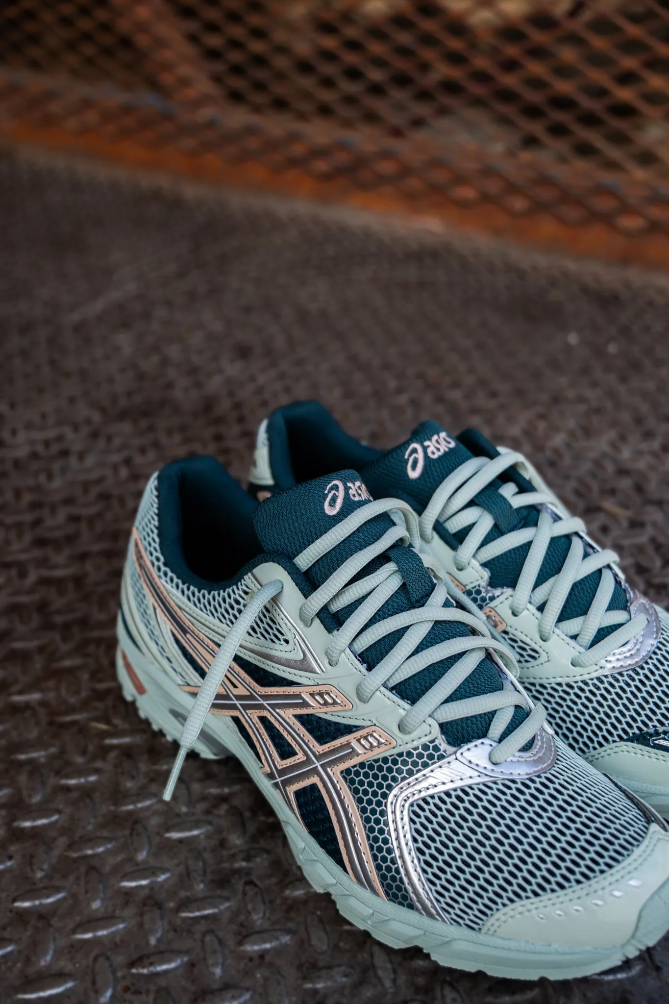 Mens Asics Gel-DS Trainer 14 (Lichen Rock/Pure Silver) running shoe close-up shots