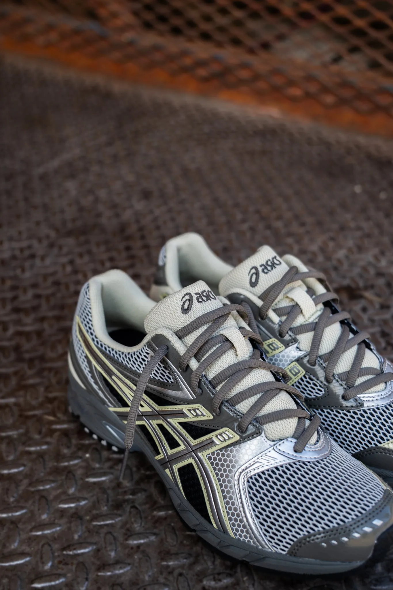 Mens Asics Gel-DS Trainer 14 (Truffle Grey/Pure Silver) running shoe close-up shots