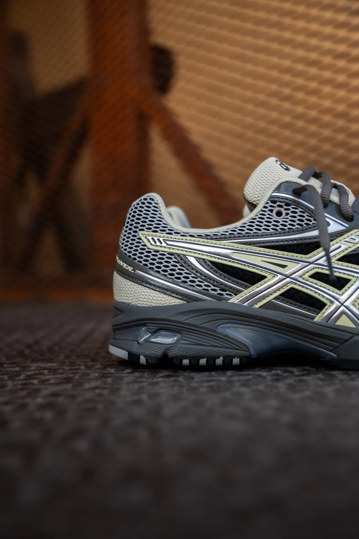 Mens Asics Gel-DS Trainer 14 (Truffle Grey/Pure Silver) running shoe close-up shots