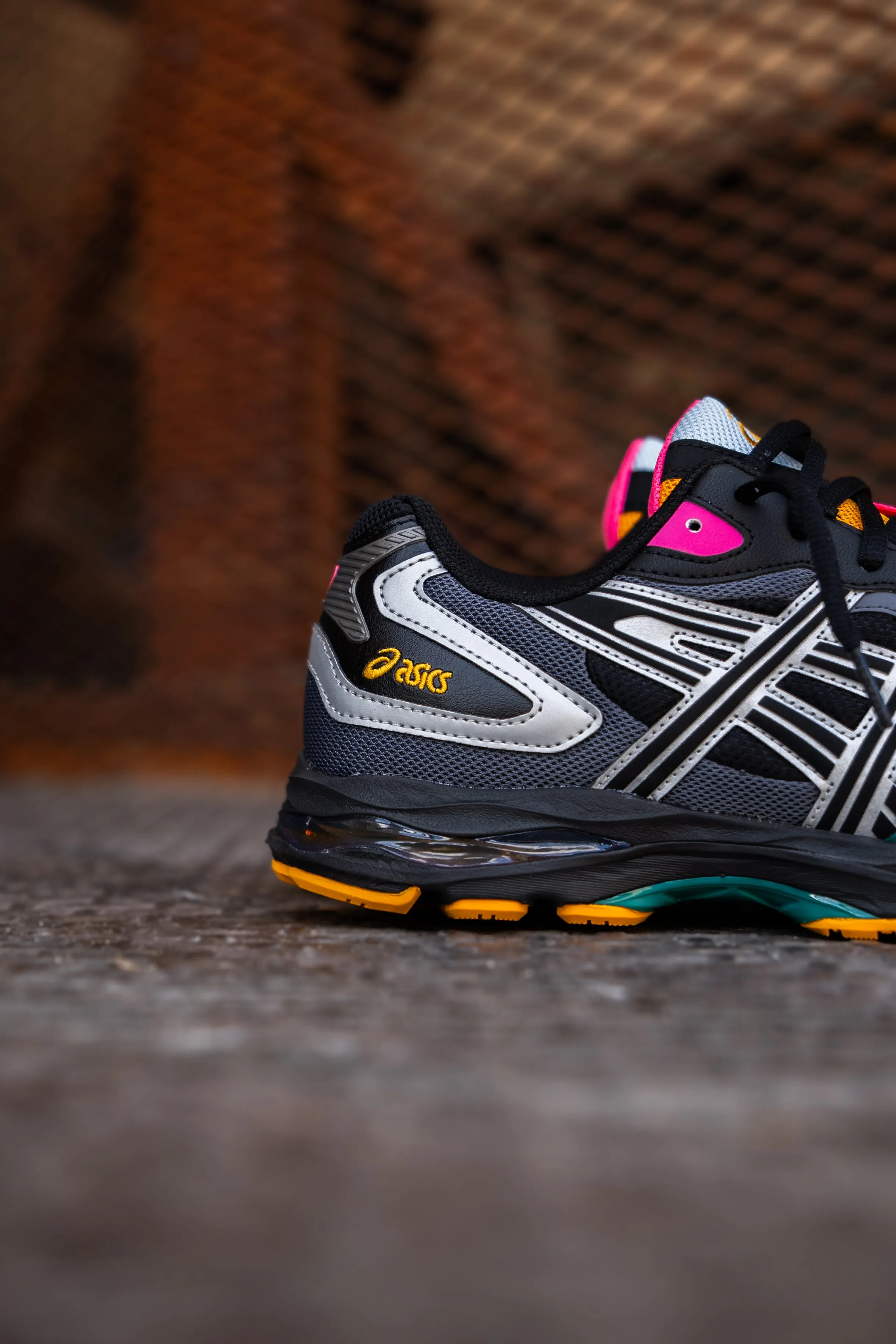 Mens Asics Gel K-1011 (Black/Pure Silver) running shoe close-up shots