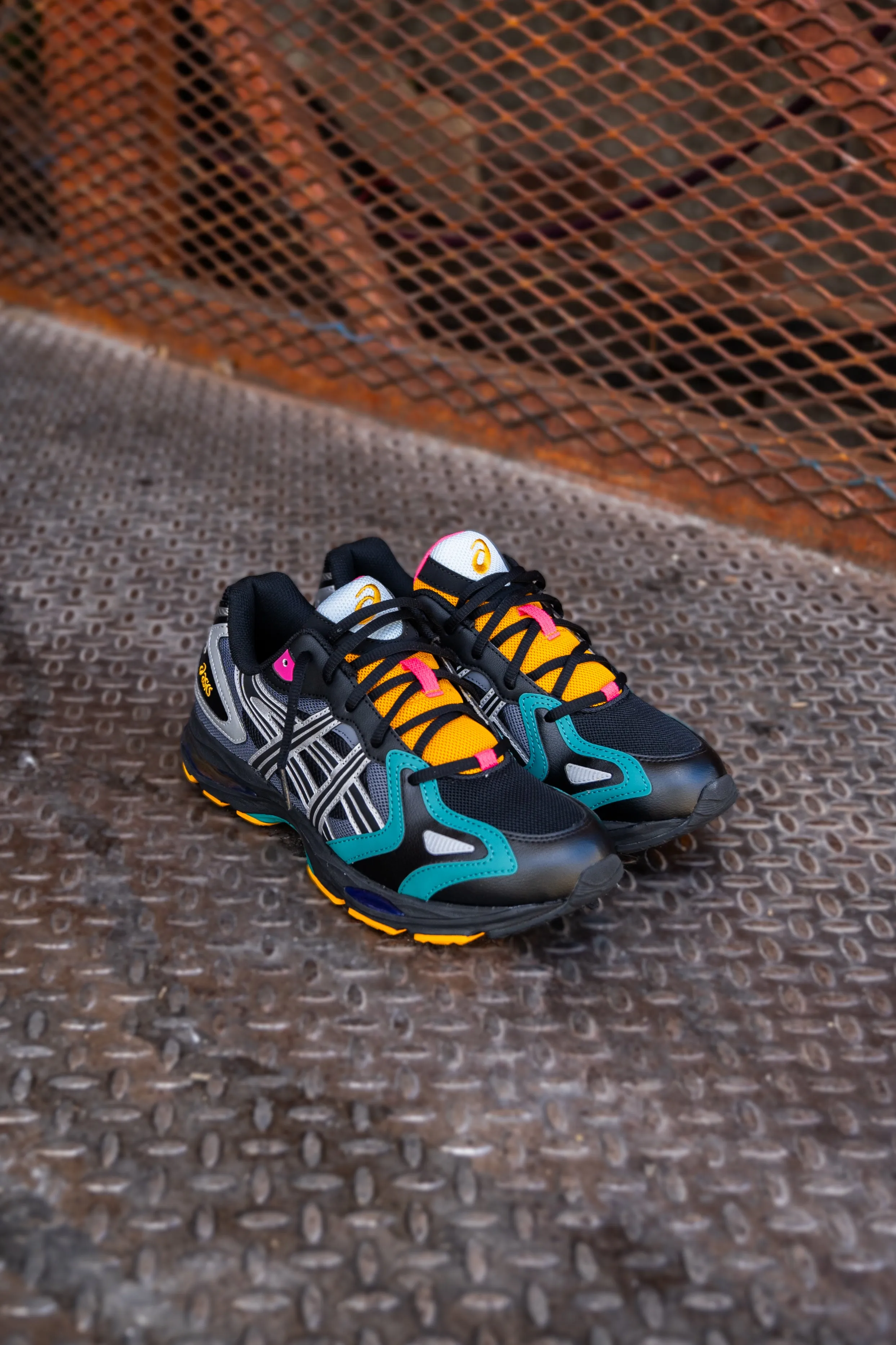 Mens Asics Gel K-1011 (Black/Pure Silver) running shoe close-up shots