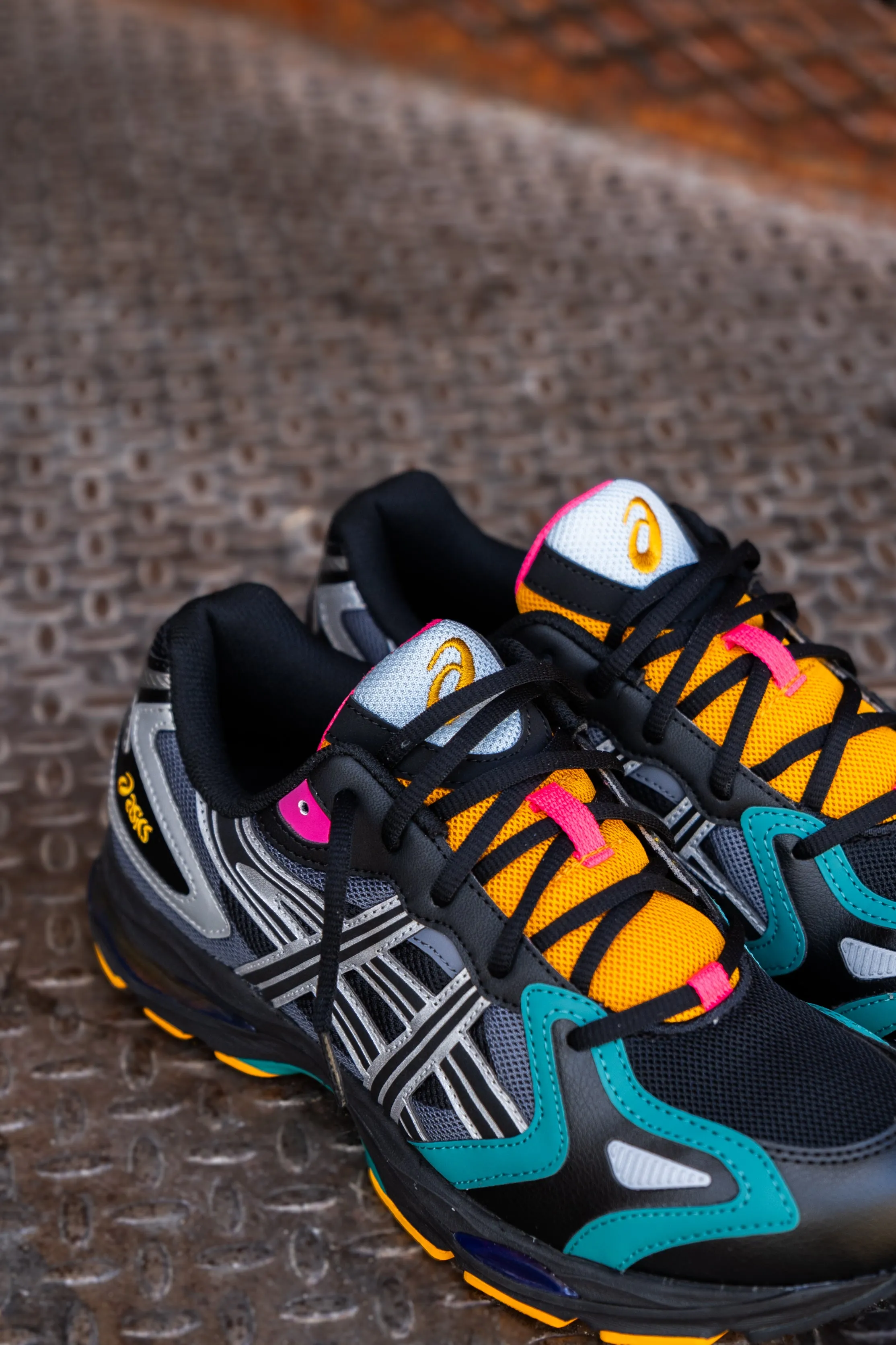 Mens Asics Gel K-1011 (Black/Pure Silver) running shoe close-up shots