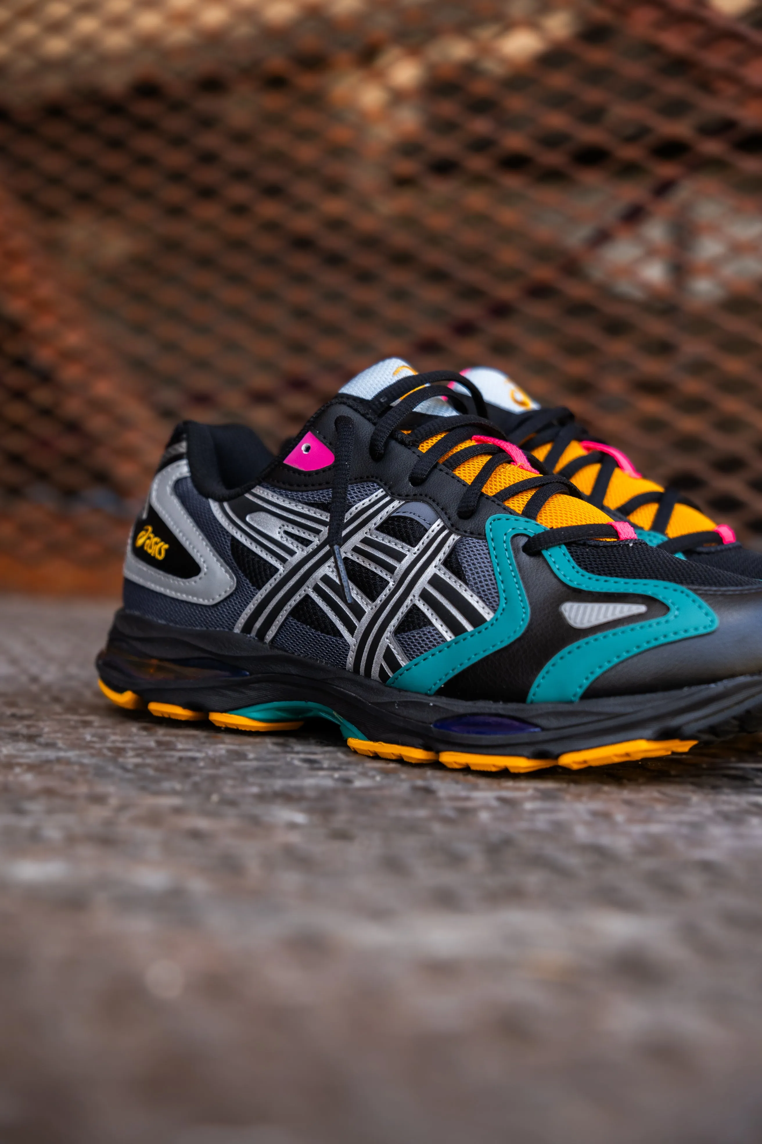 Mens Asics Gel K-1011 (Black/Pure Silver) running shoe close-up shots