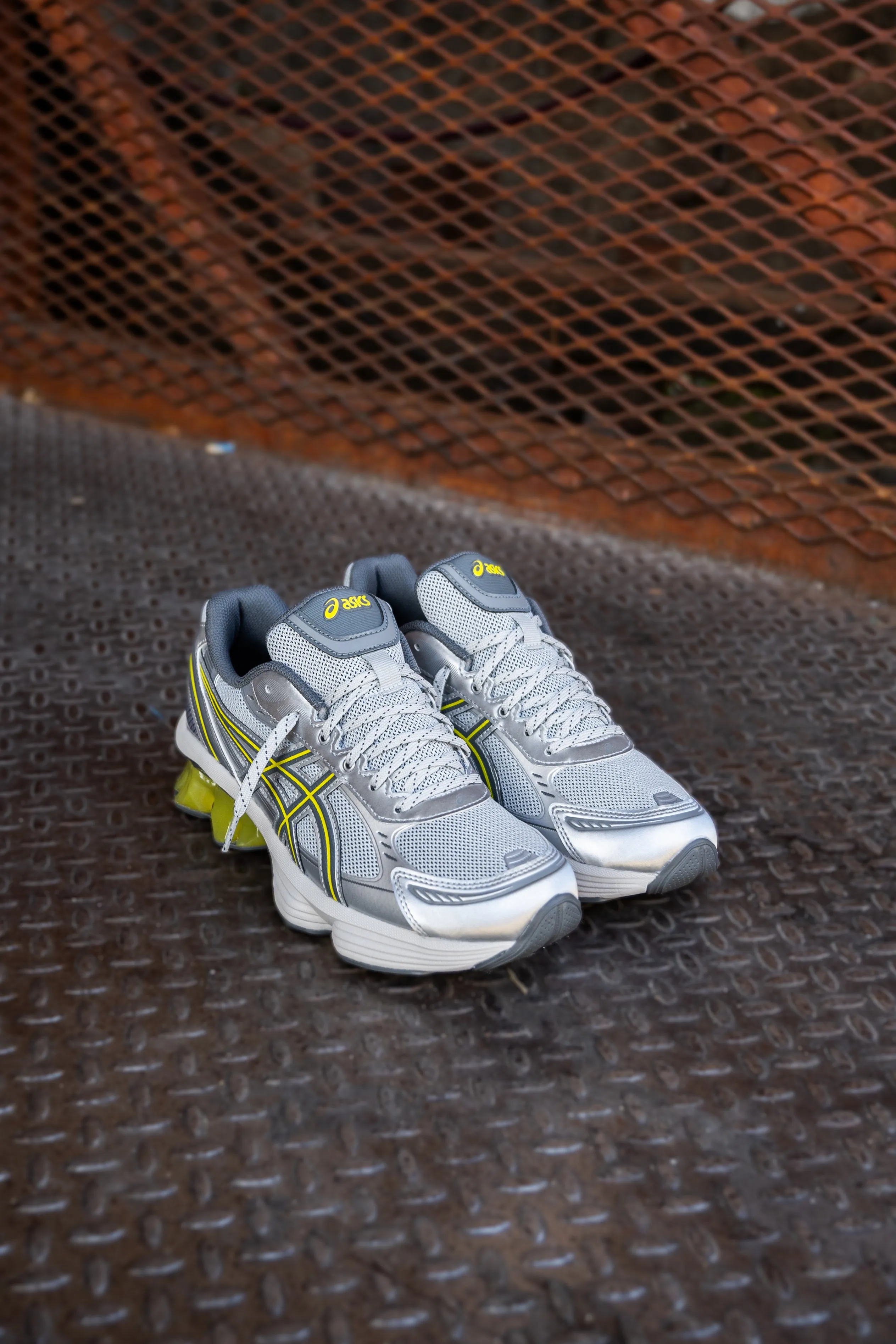 Mens Asics Gel-Kinetic Fluent (Glacier Grey/Steel Grey) running shoe close-up shots