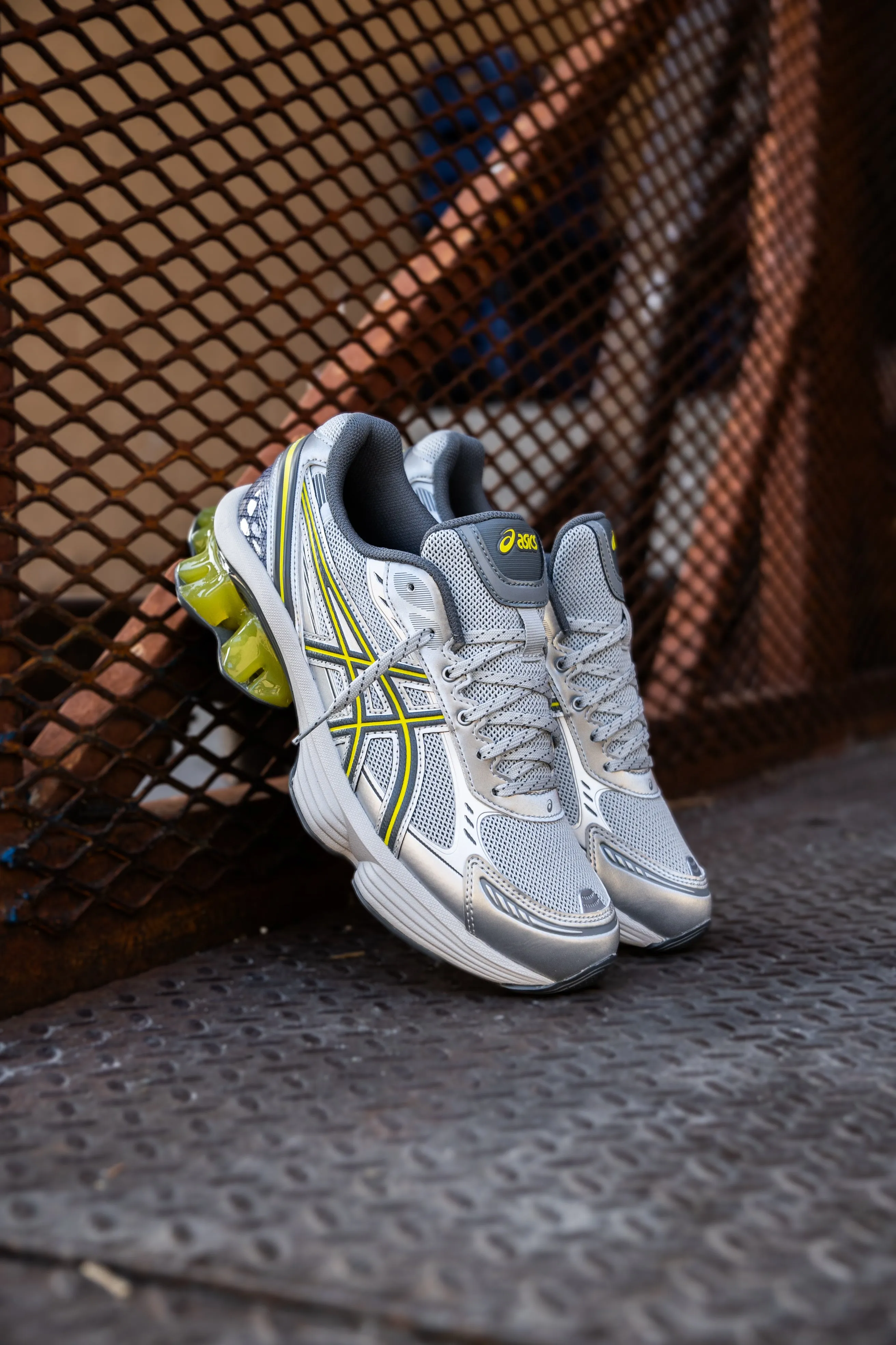 Mens Asics Gel-Kinetic Fluent (Glacier Grey/Steel Grey) running shoe close-up shots