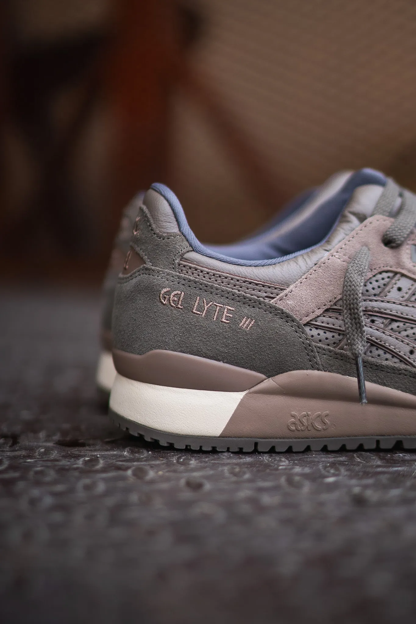 Mens Asics Gel-Lyte 3 OG (Taupe Grey) running shoe close-up shots