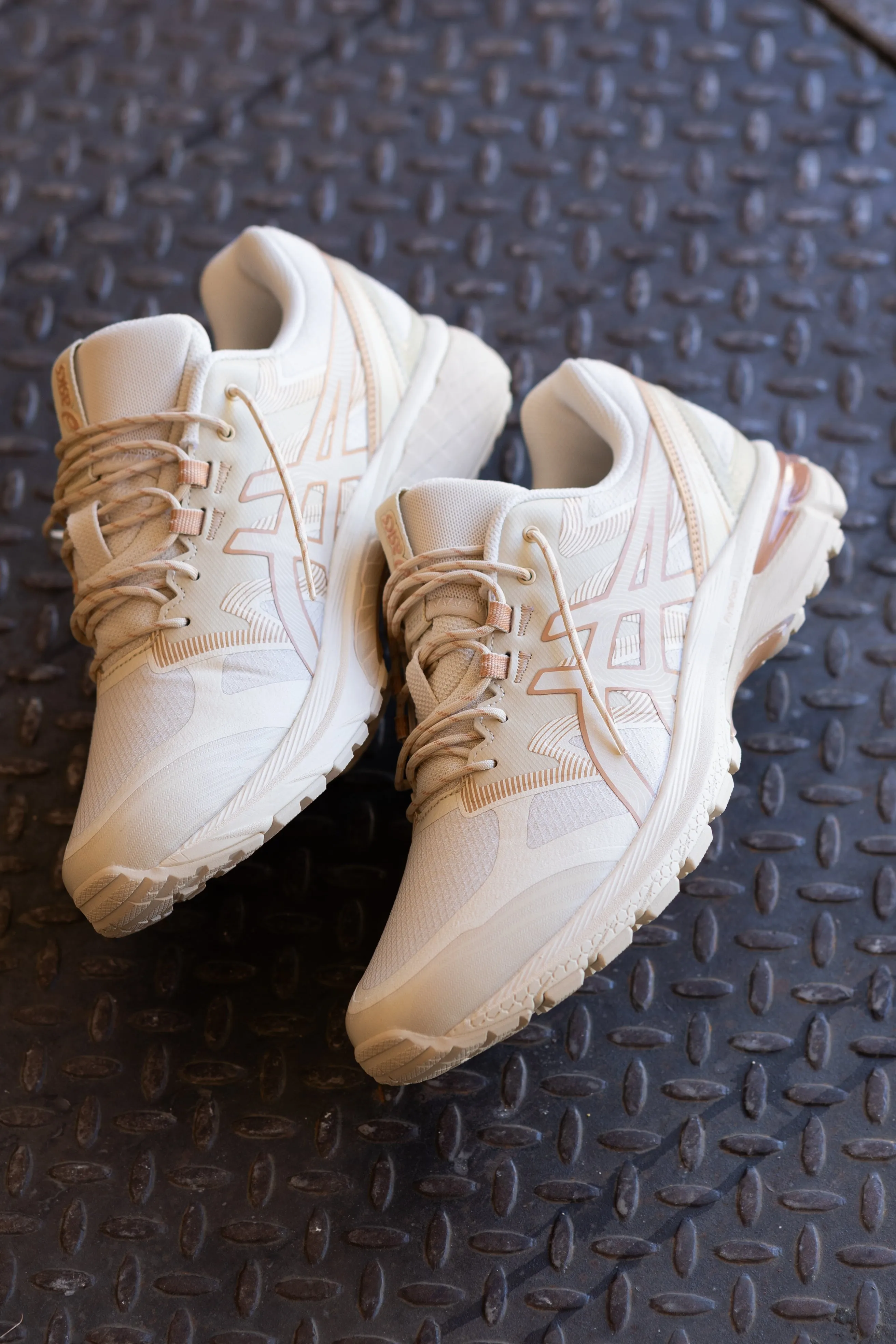Mens Asics Gel-Terrain (Birch/Birch) - 1203A342-200 running shoe close-up shots