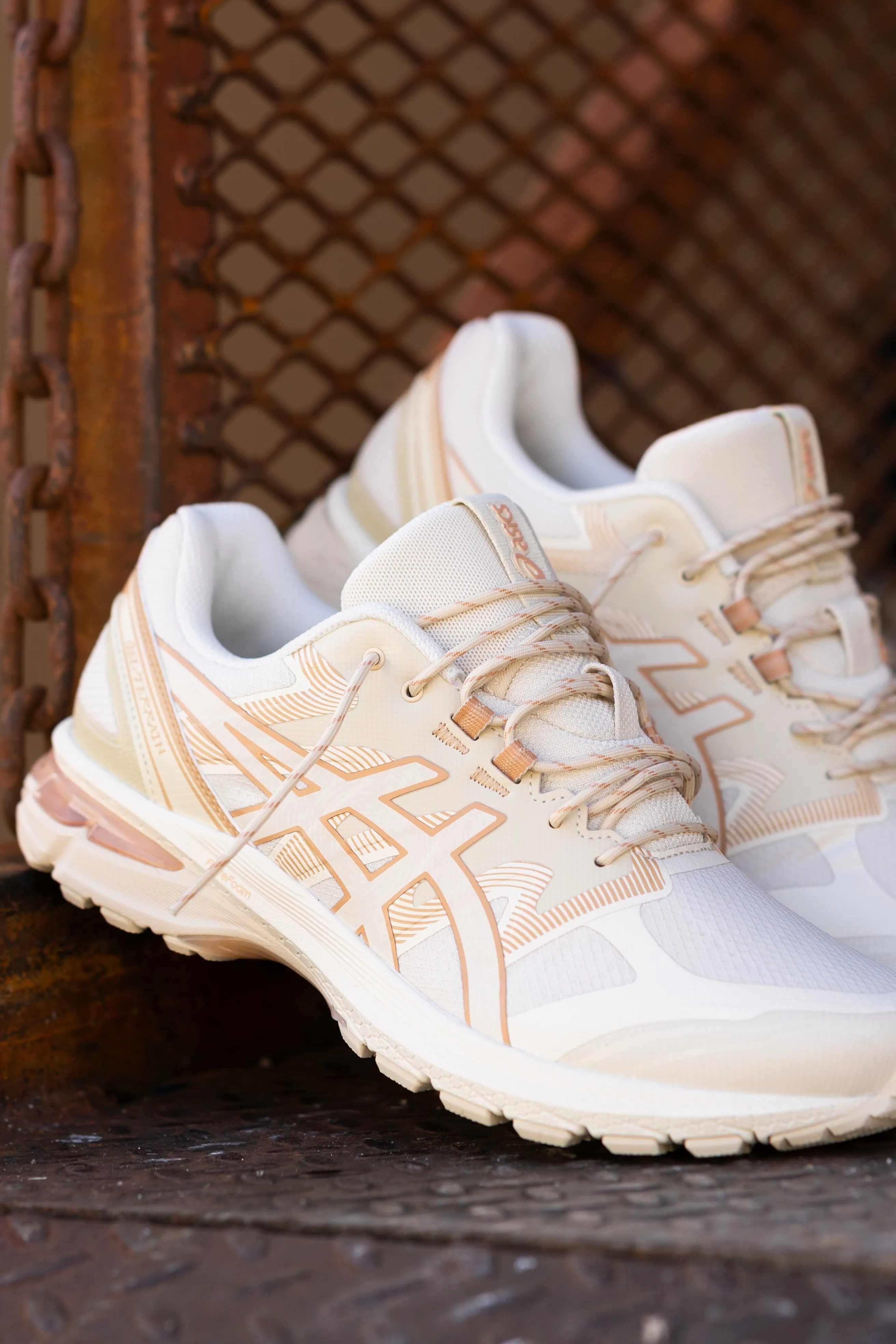 Mens Asics Gel-Terrain (Birch/Birch) - 1203A342-200 running shoe close-up shots