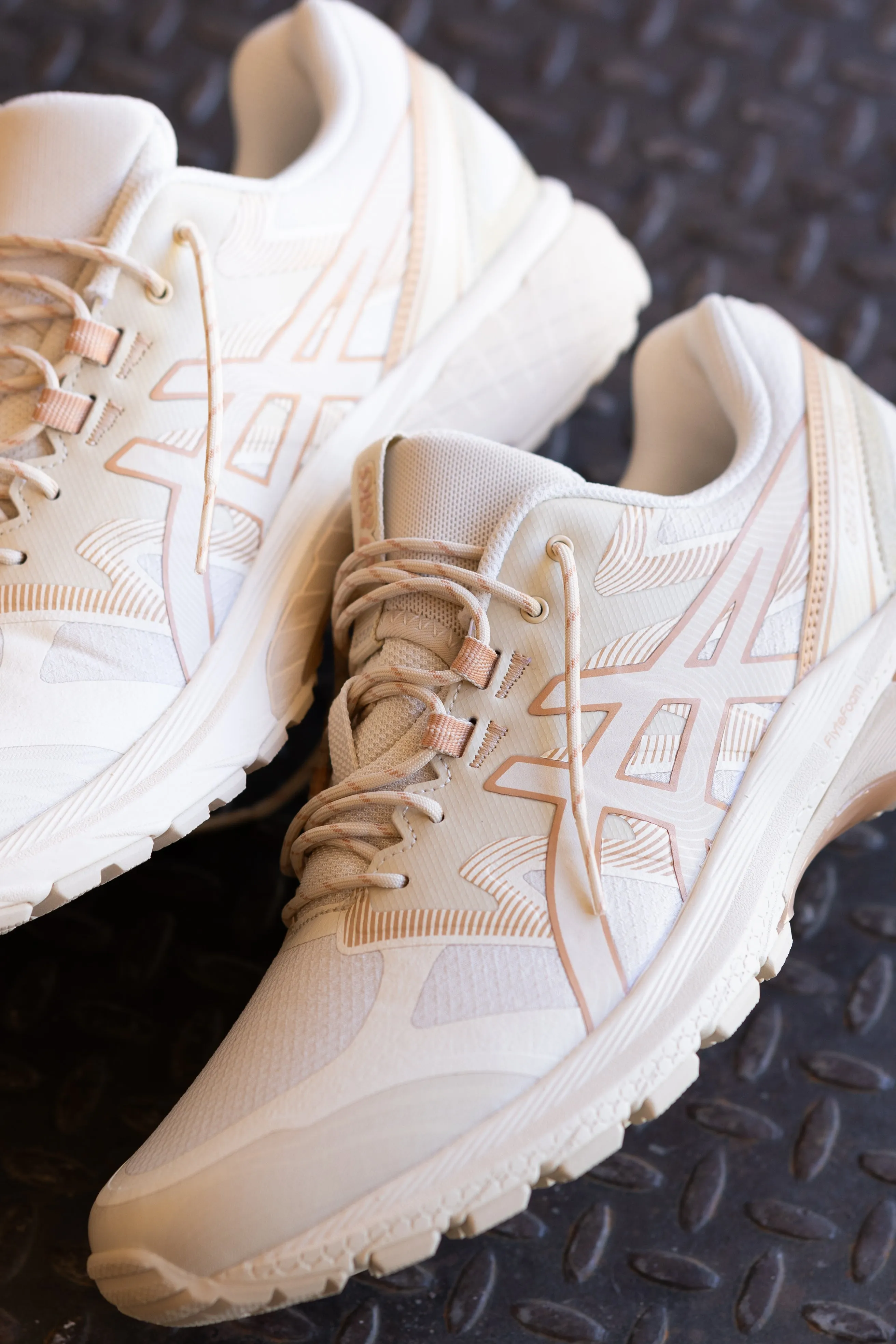 Mens Asics Gel-Terrain (Birch/Birch) - 1203A342-200 running shoe close-up shots