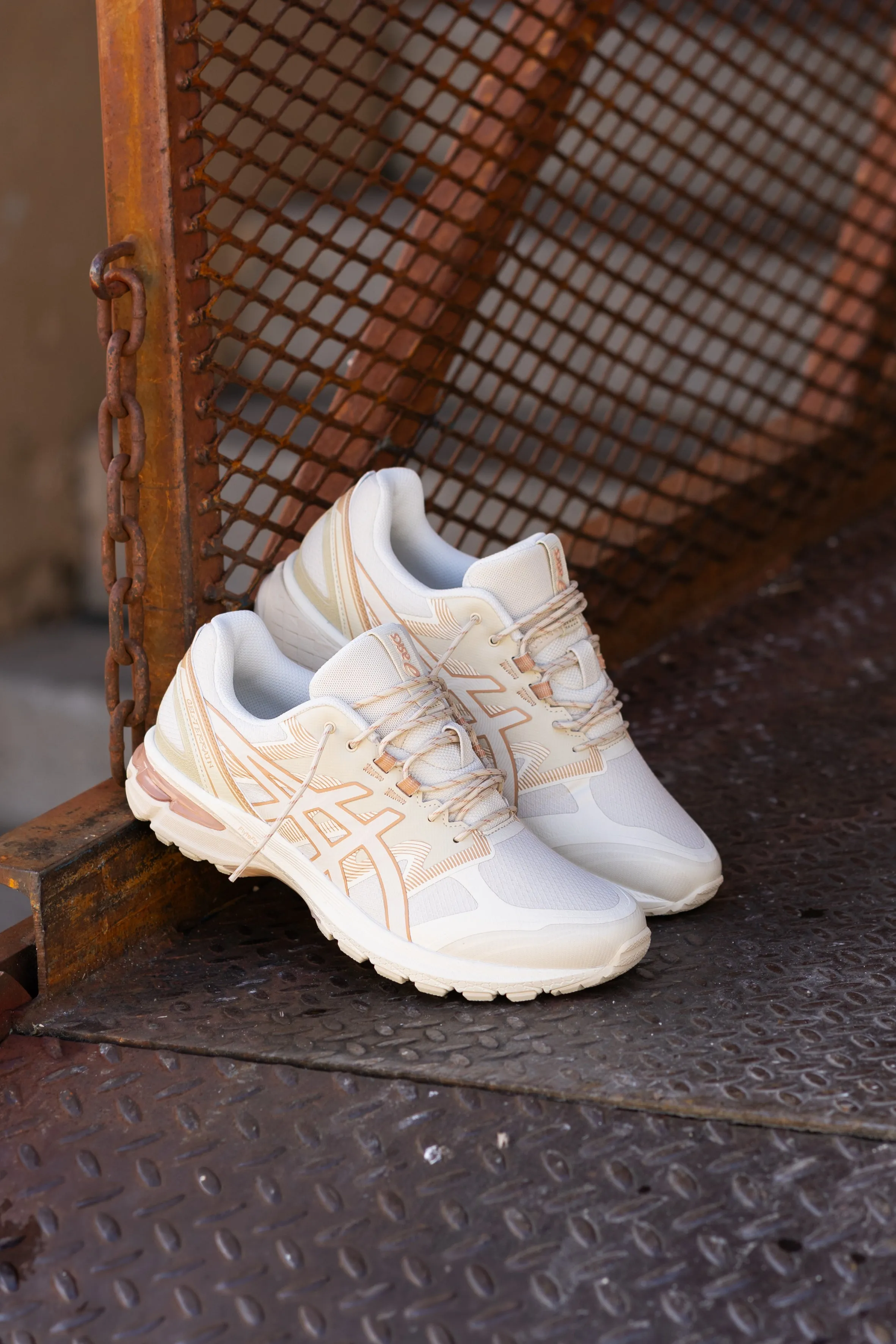 Mens Asics Gel-Terrain (Birch/Birch) - 1203A342-200 running shoe close-up shots
