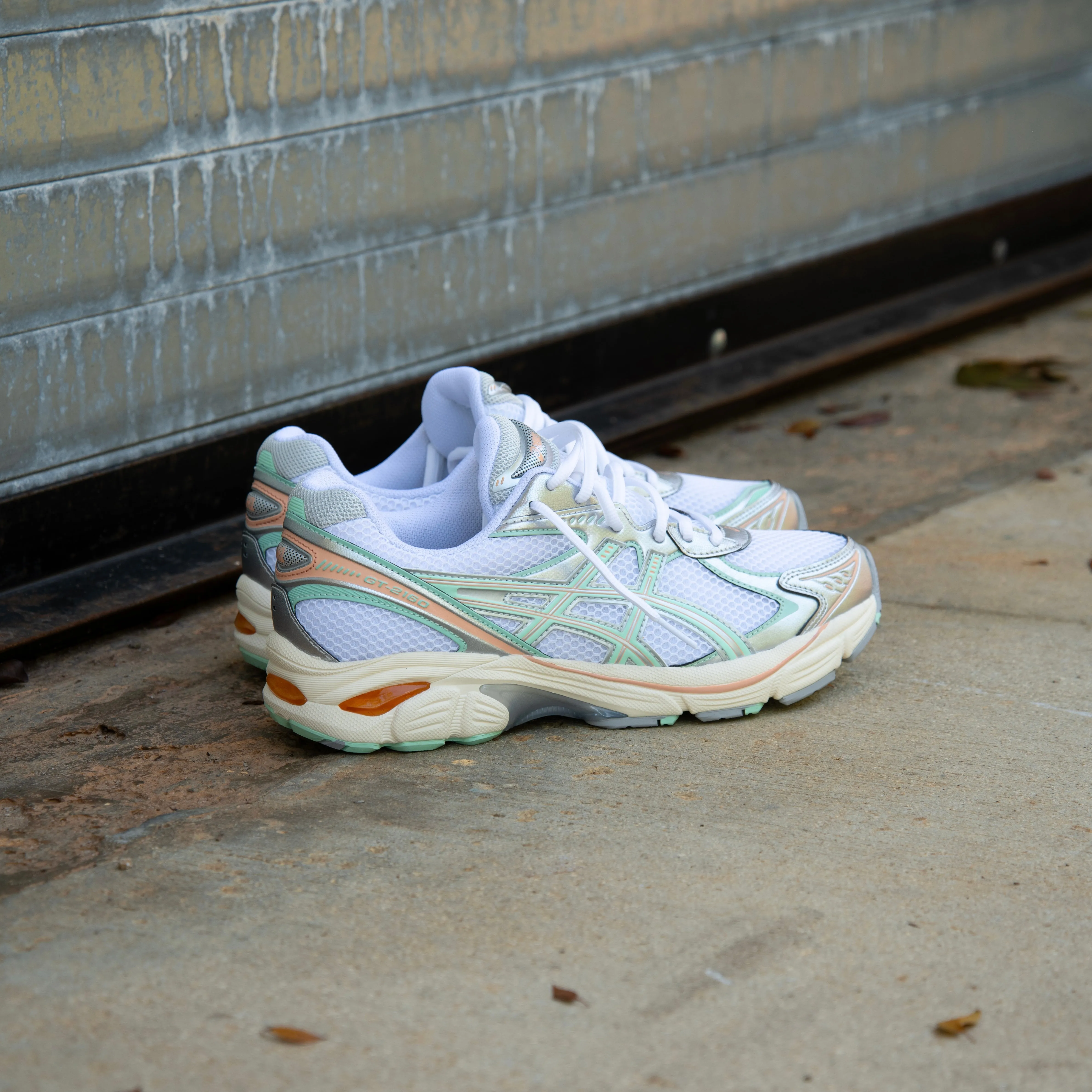 Mens Asics GT-2160 (White/Mint Tint) running shoe close-up shots