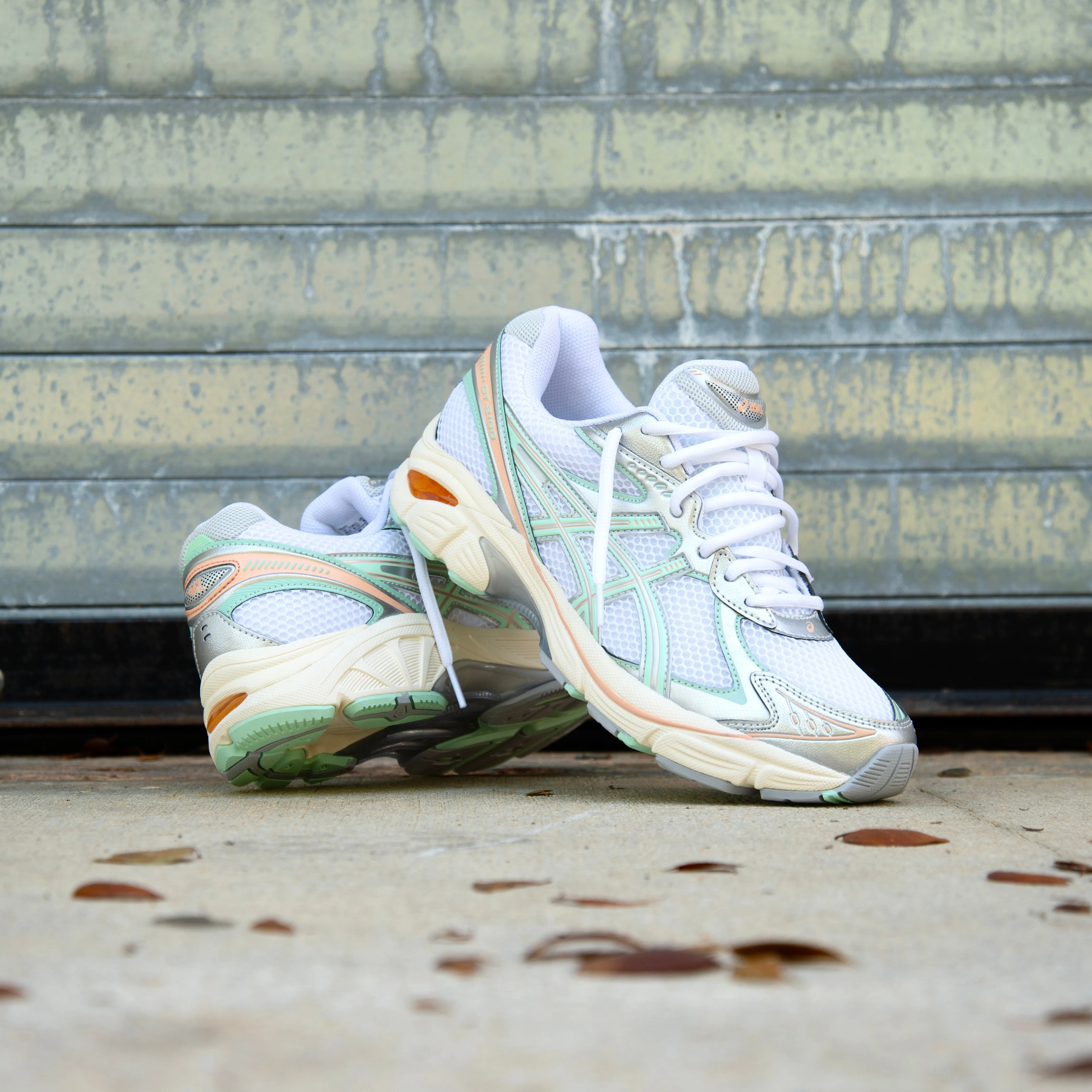 Mens Asics GT-2160 (White/Mint Tint) running shoe close-up shots