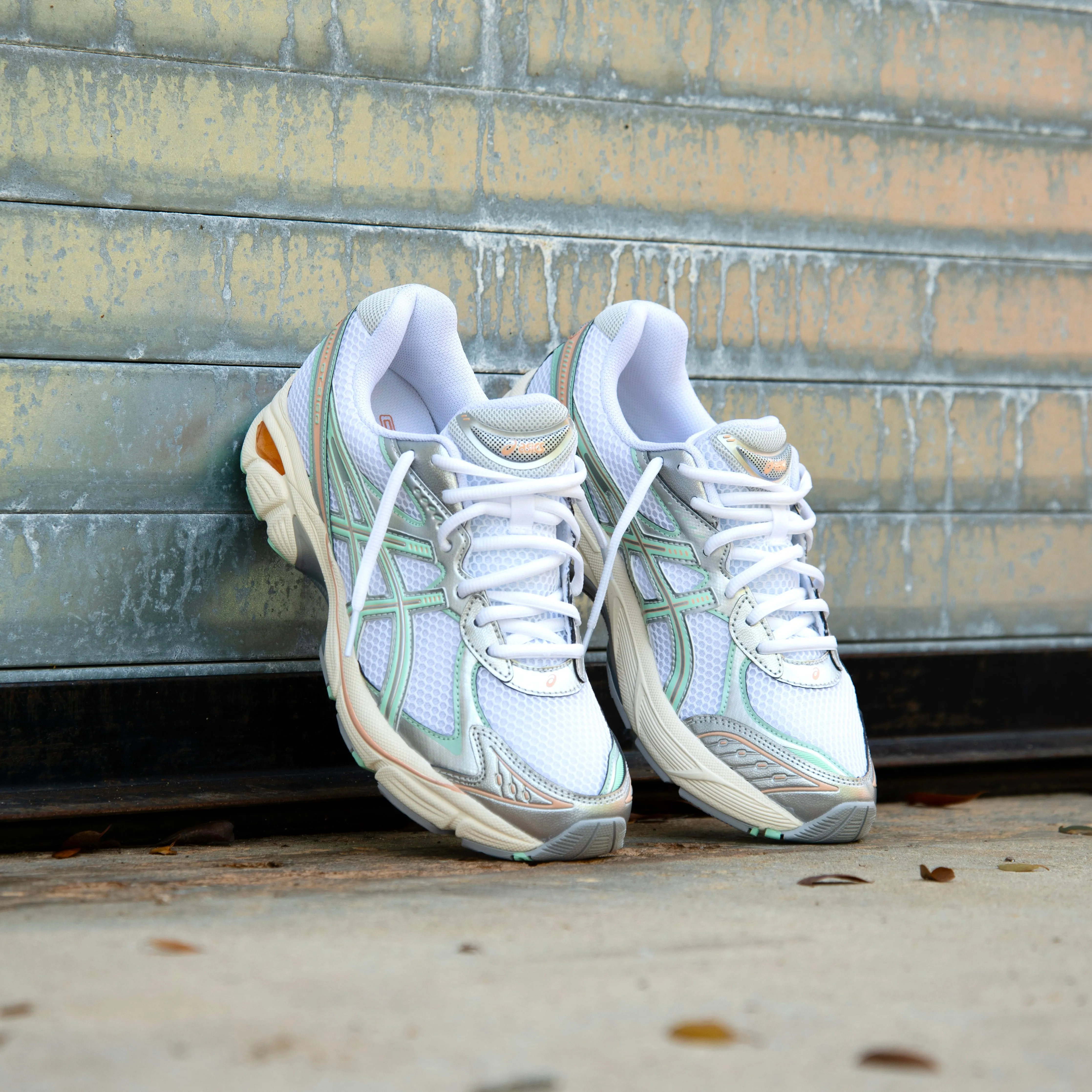 Mens Asics GT-2160 (White/Mint Tint) running shoe close-up shots