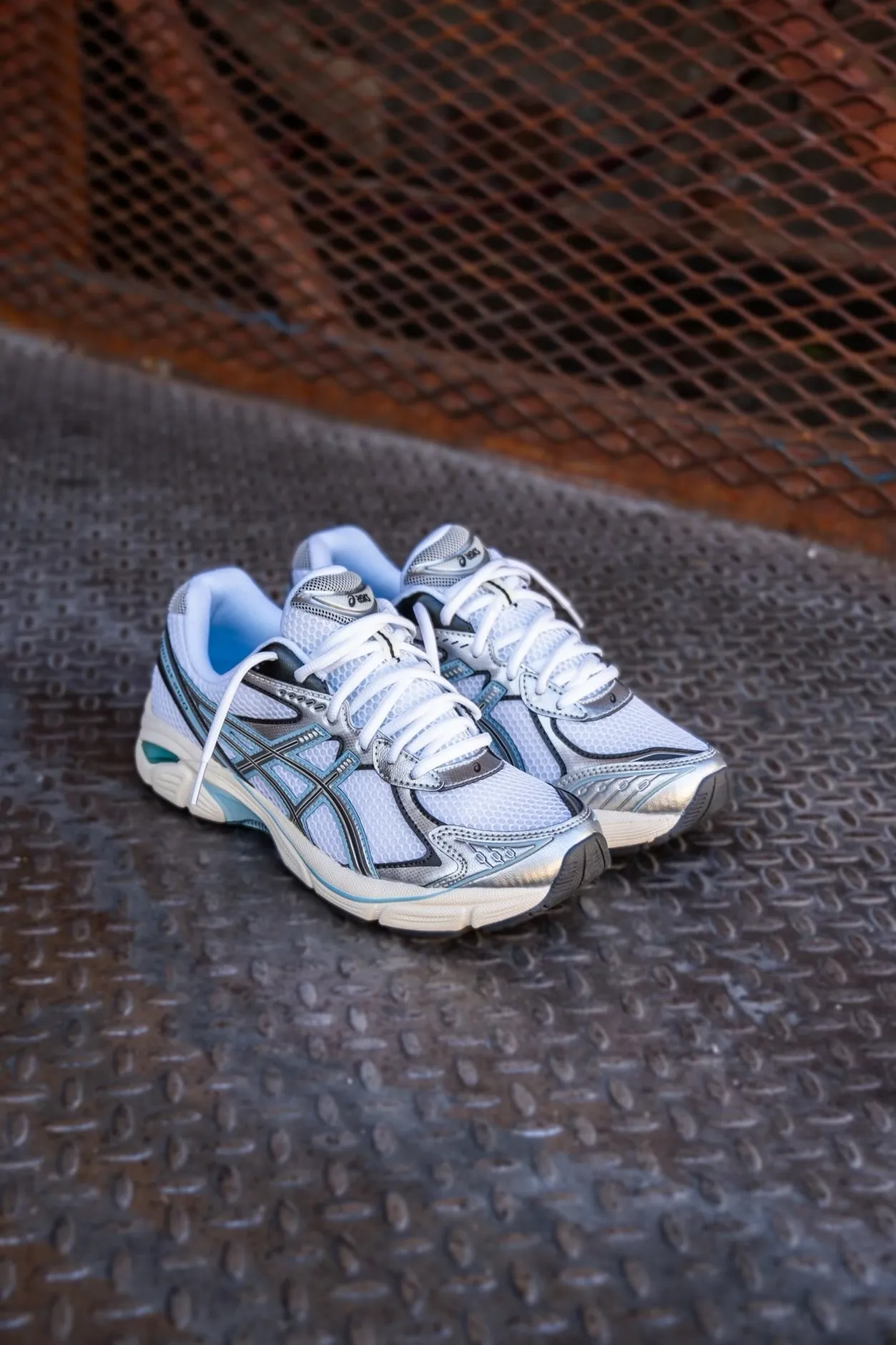 Mens Asics GT-2160 (White/Pure Silver/Light Blue) running shoe close-up shots