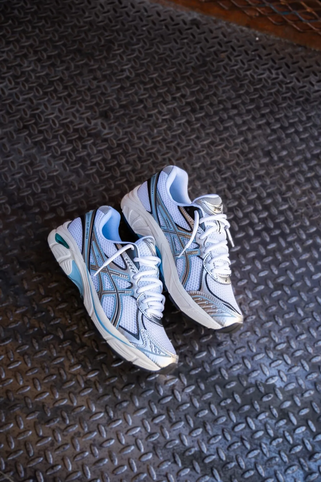 Mens Asics GT-2160 (White/Pure Silver/Light Blue) running shoe close-up shots