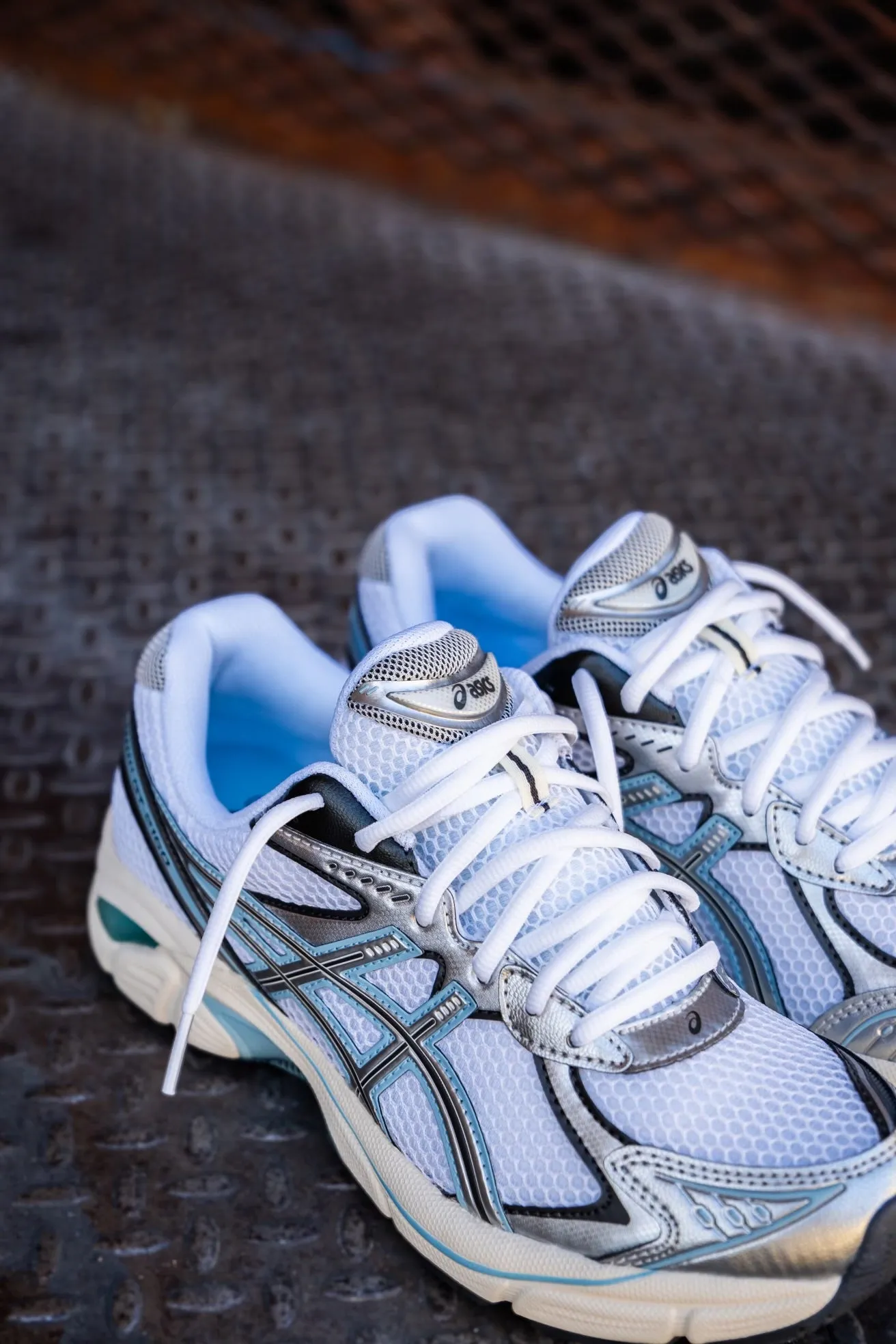 Mens Asics GT-2160 (White/Pure Silver/Light Blue) running shoe close-up shots