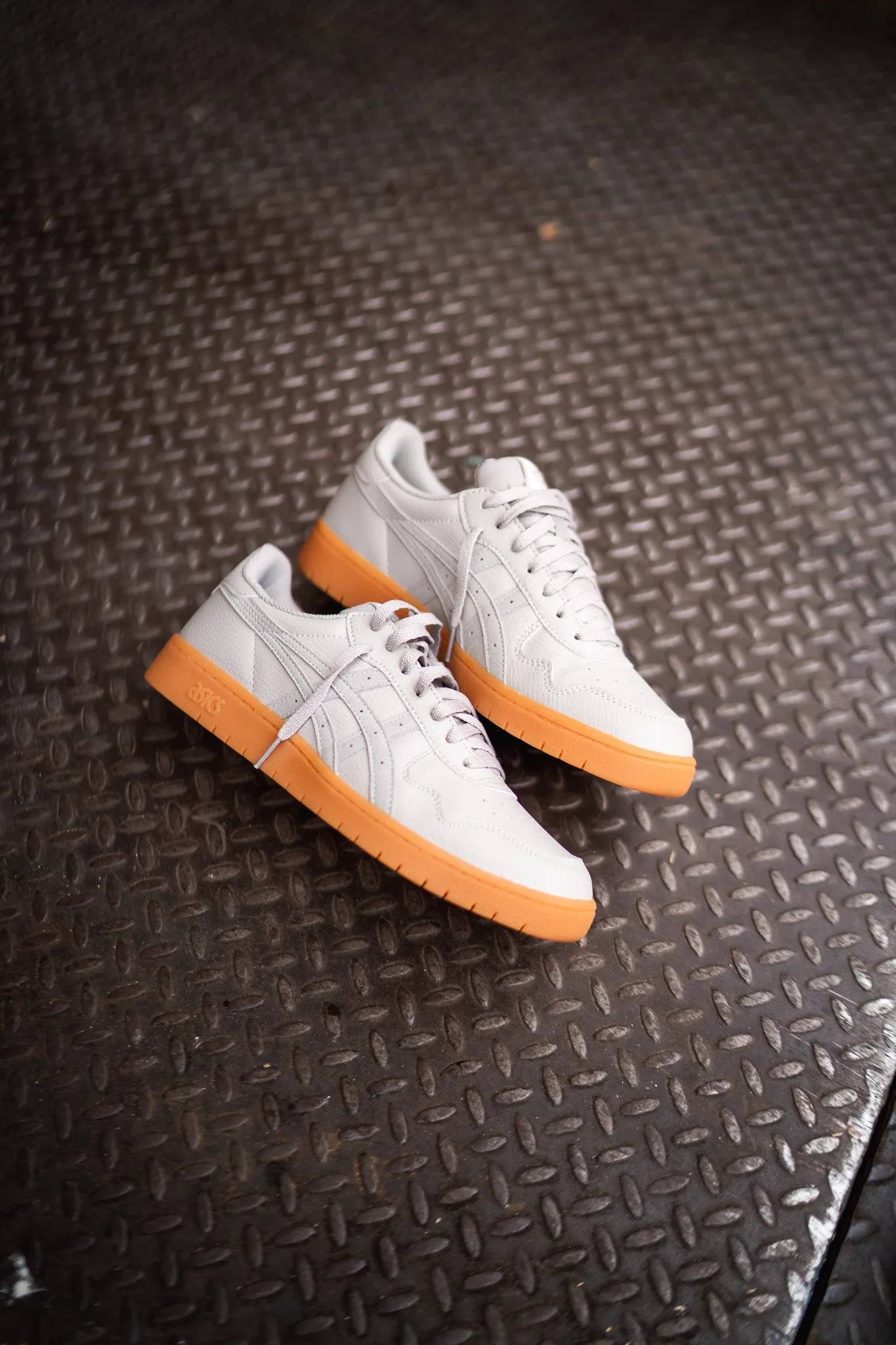 Mens Asics Japan S (Oyster Birch/Gum) running shoe close-up shots