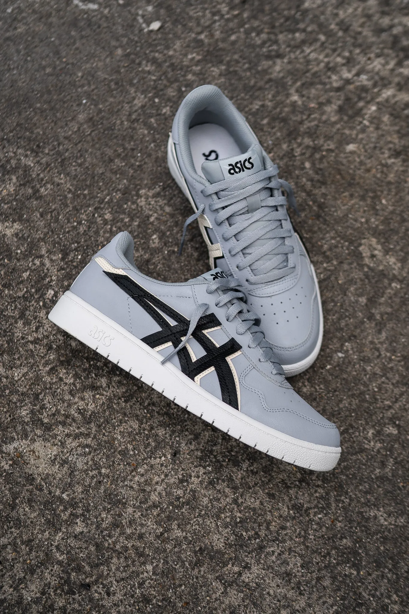 Mens Asics Japan S (Piedmont Grey/Black) running shoe close-up shots