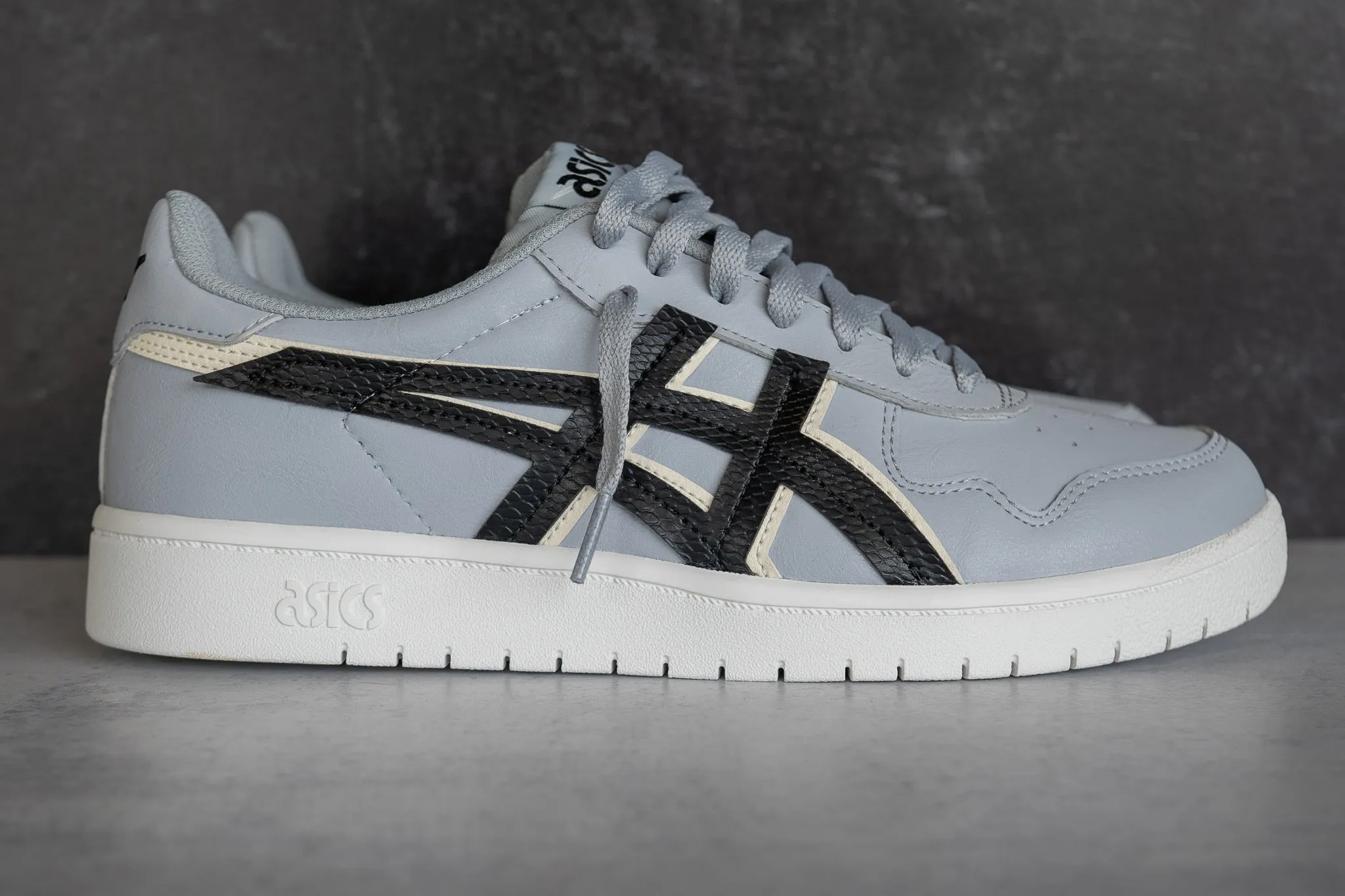 Mens Asics Japan S (Piedmont Grey/Black) running shoe close-up shots