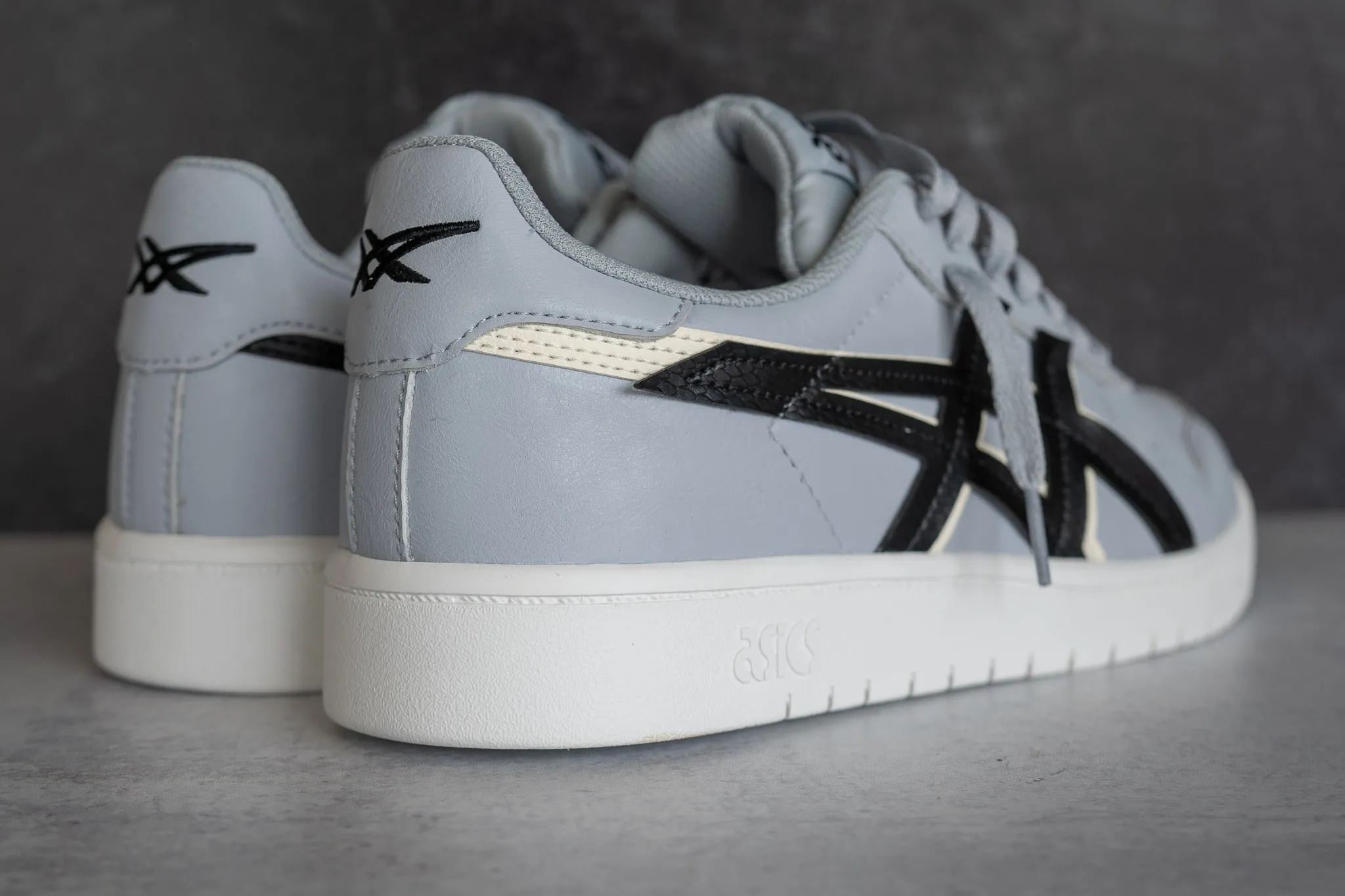 Mens Asics Japan S (Piedmont Grey/Black) running shoe close-up shots