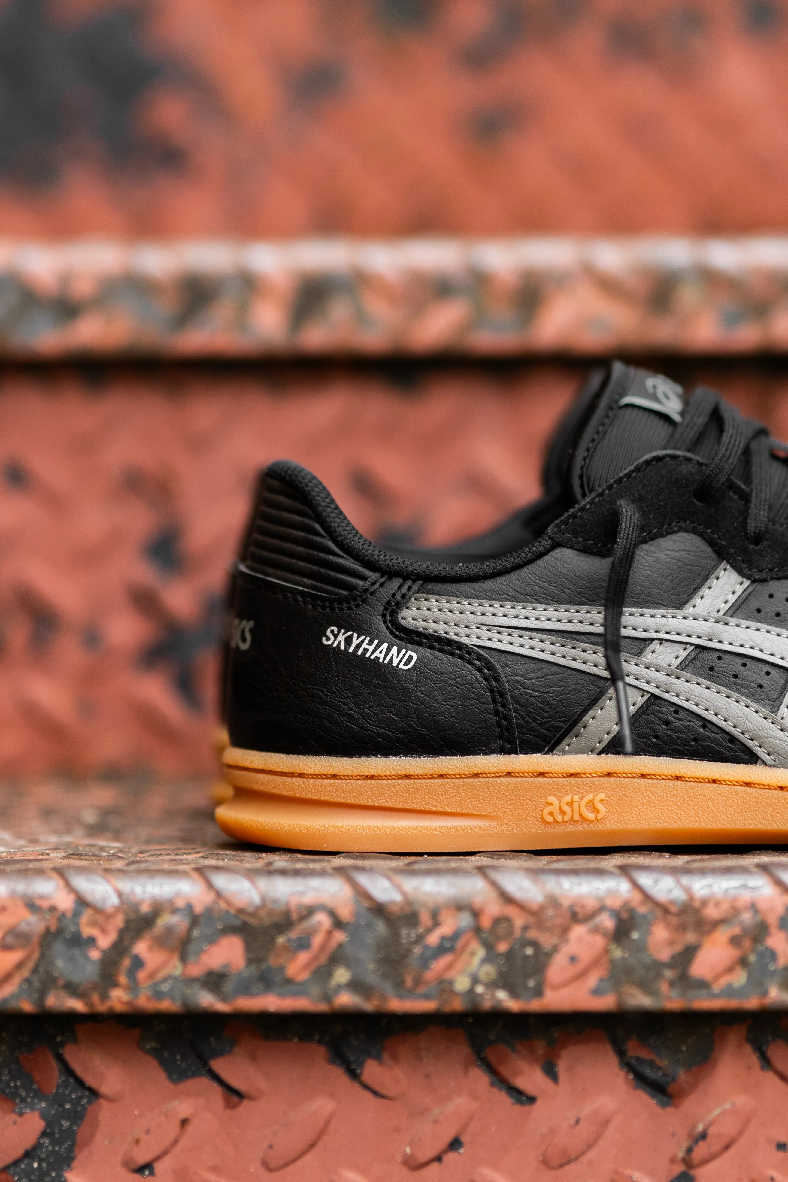 Men's Asics Skyhand OG (Black/Truffle Grey) running shoe close-up shots