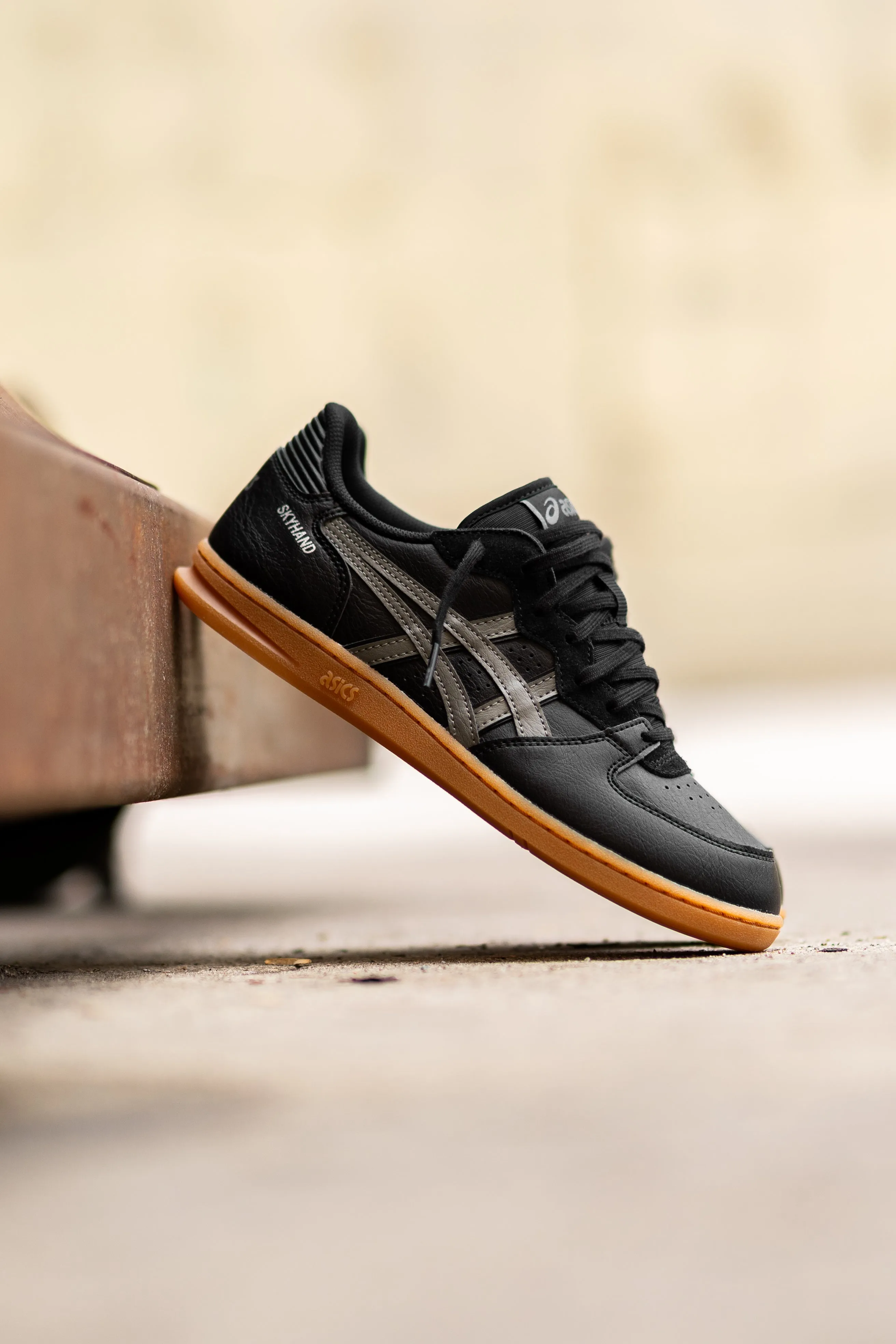 Men's Asics Skyhand OG (Black/Truffle Grey) running shoe close-up shots