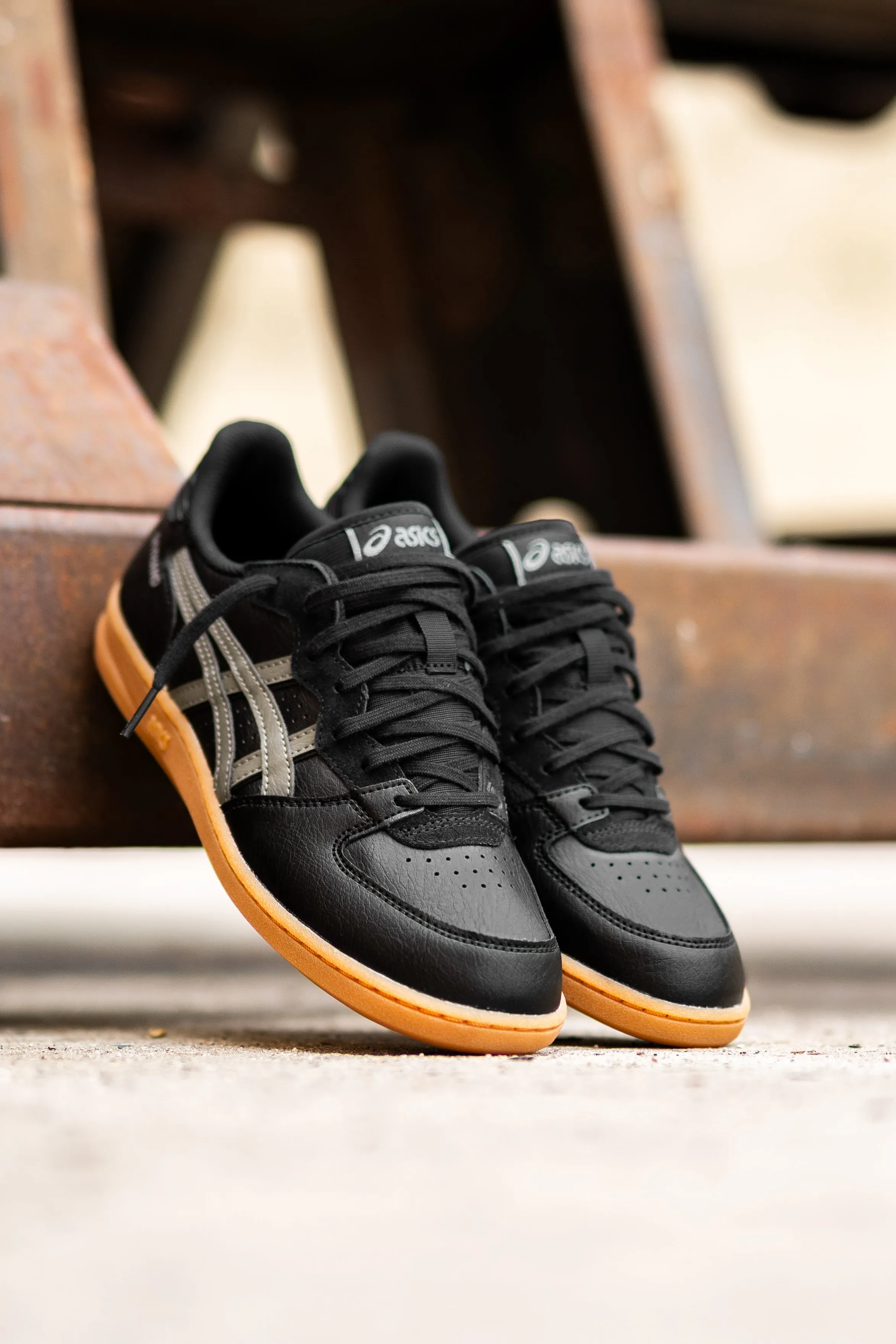 Men's Asics Skyhand OG (Black/Truffle Grey) running shoe close-up shots