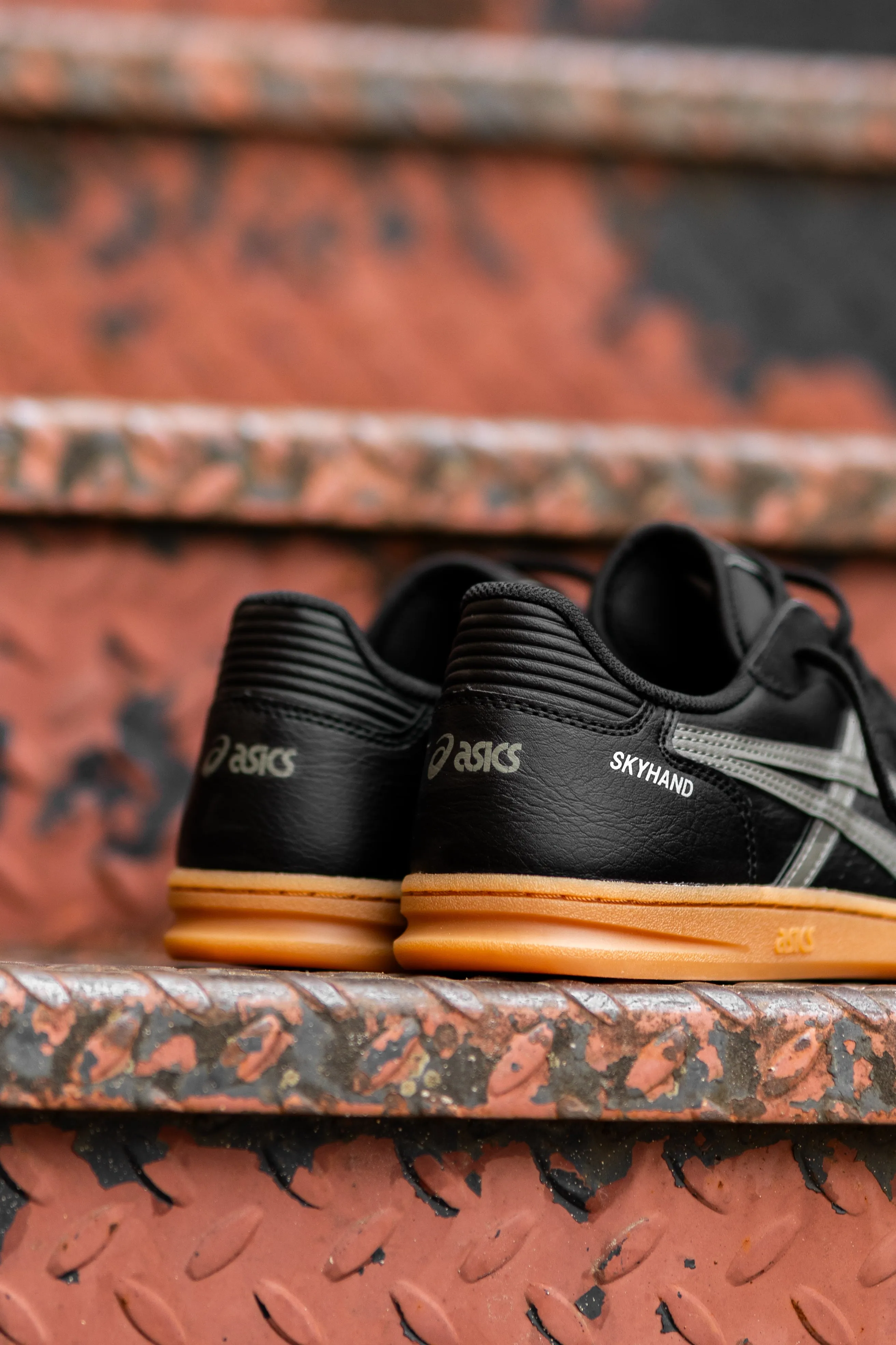 Men's Asics Skyhand OG (Black/Truffle Grey) running shoe close-up shots