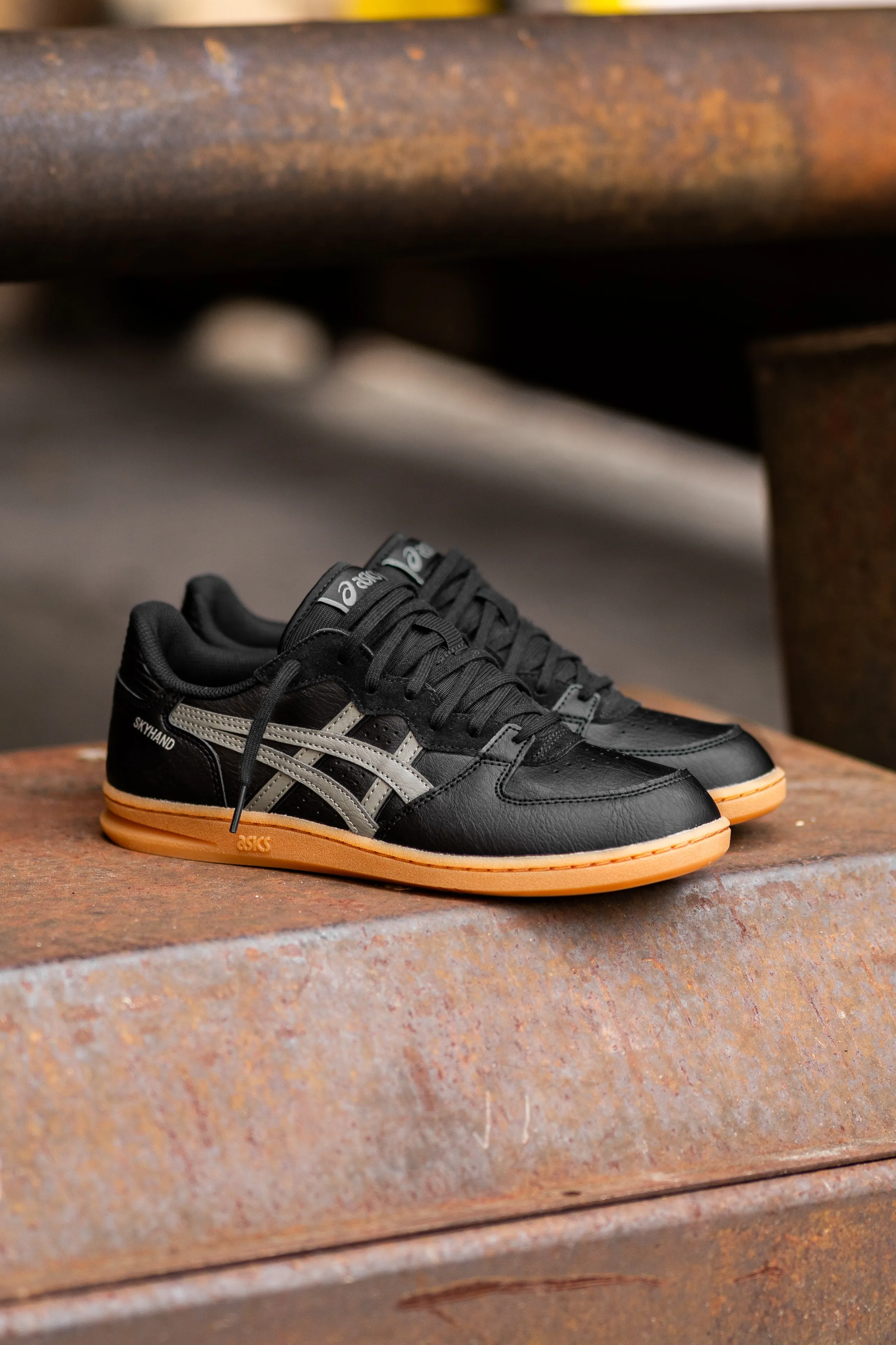 Men's Asics Skyhand OG (Black/Truffle Grey) running shoe close-up shots
