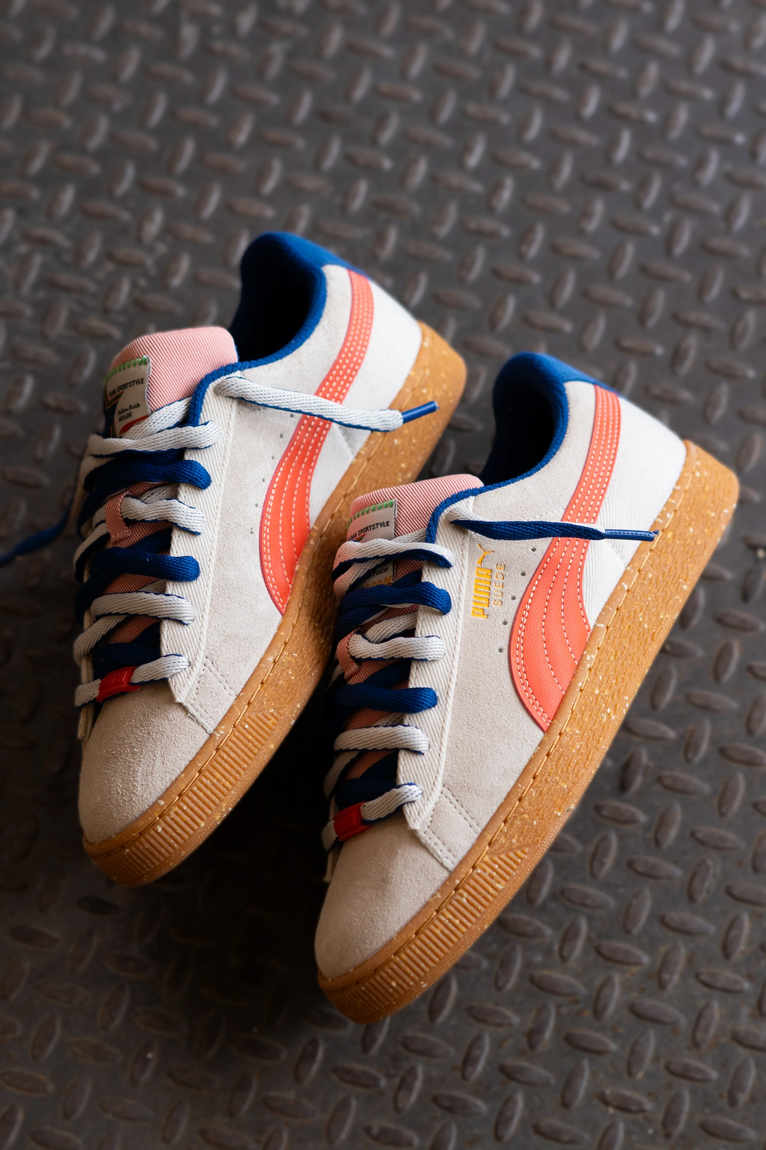 Mens Puma Suede Podium (Alpine Snow/Gum) Puma athletic shoe visuals