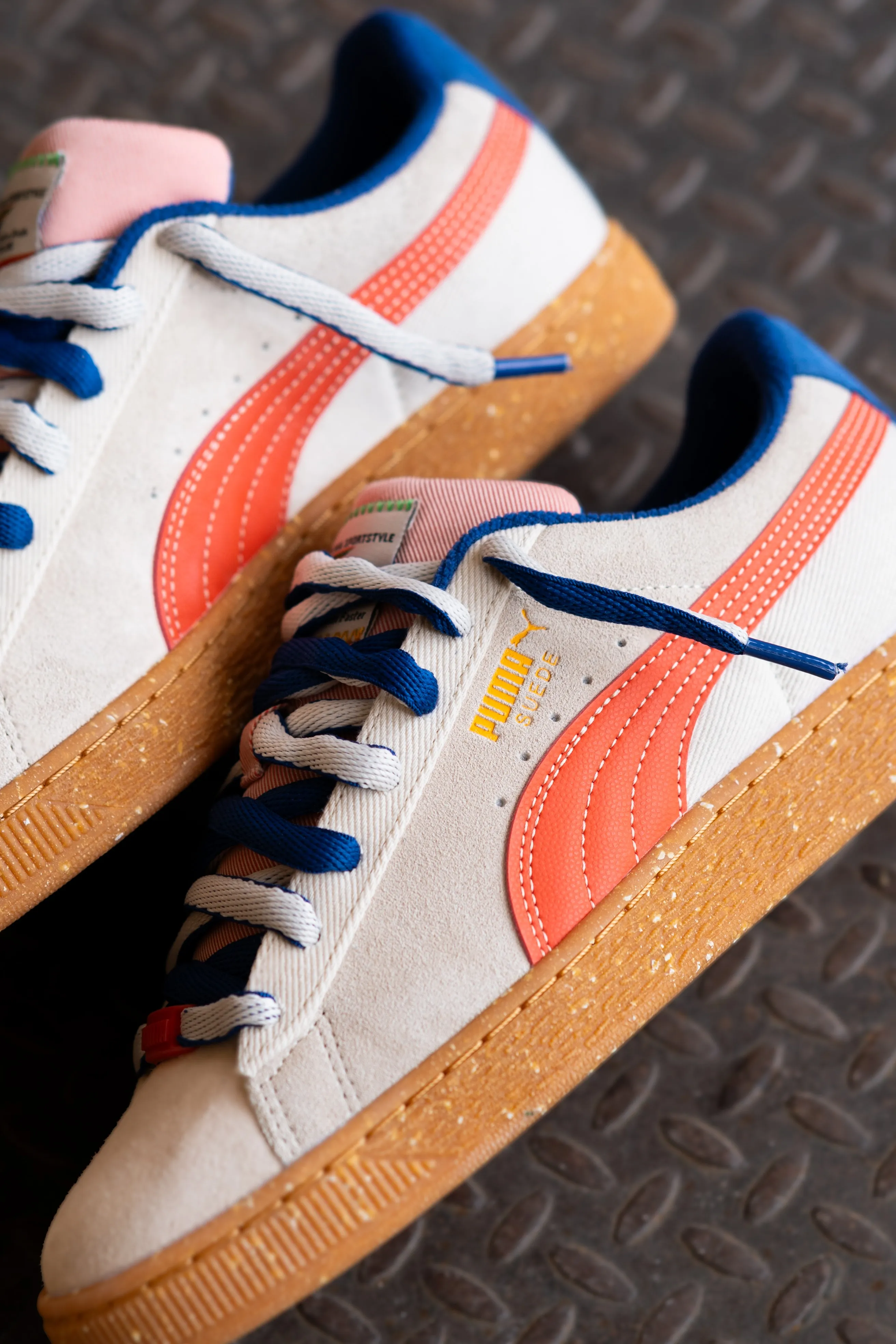 Mens Puma Suede Podium (Alpine Snow/Gum) Puma athletic shoe visuals