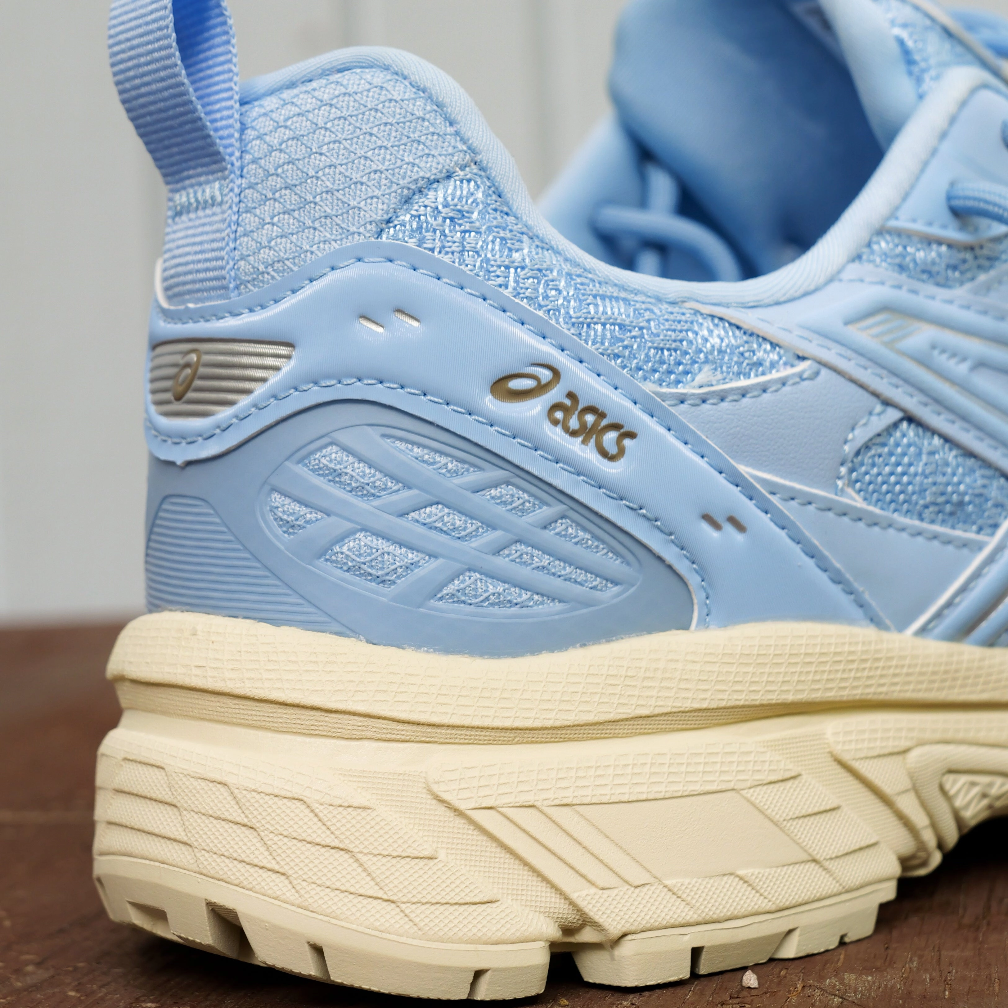 Mens Asics Gel-Nunobiki (Stone Wash/Pure Silver) running shoe close-up shots