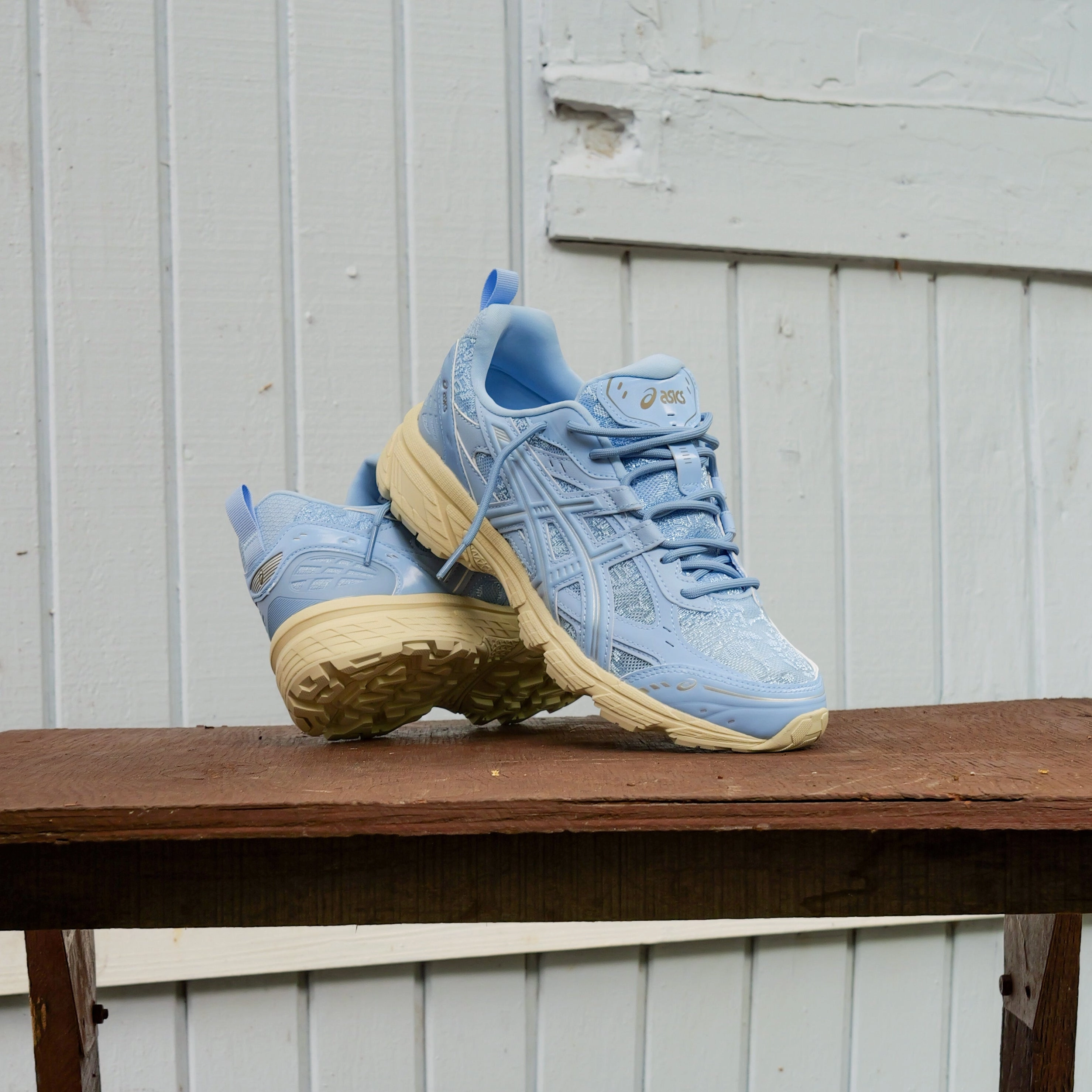 Mens Asics Gel-Nunobiki (Stone Wash/Pure Silver) running shoe close-up shots