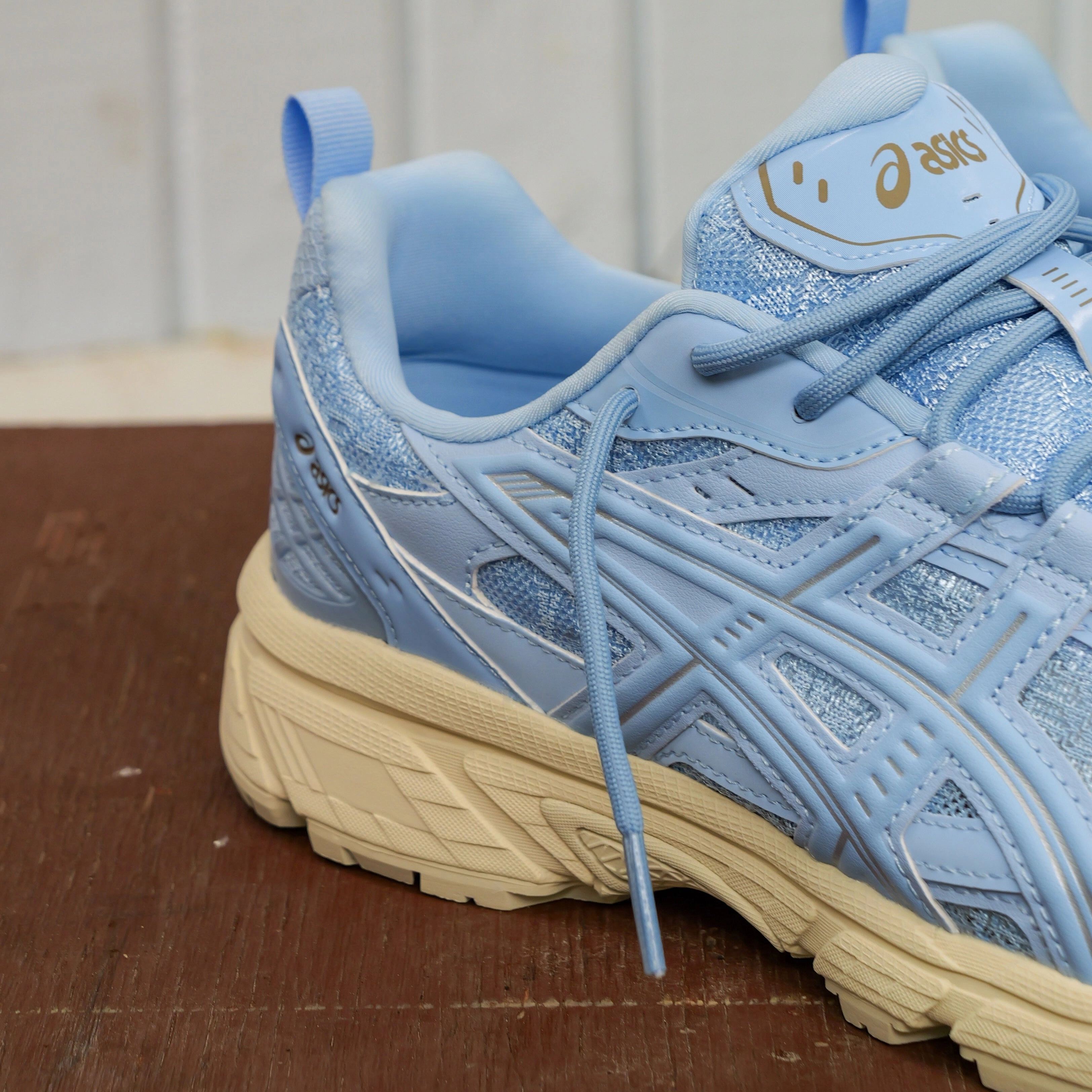 Mens Asics Gel-Nunobiki (Stone Wash/Pure Silver) running shoe close-up shots