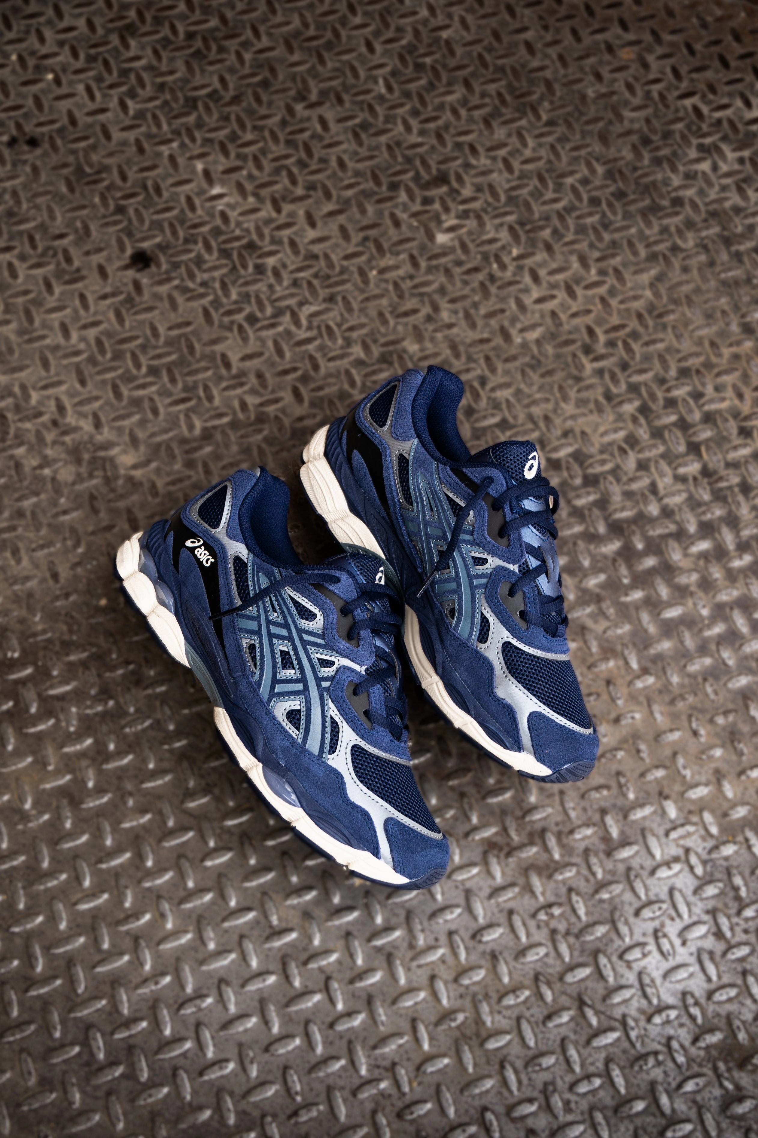 Mens Asics Gel-NYC (Midnight/Midnight) running shoe close-up shots