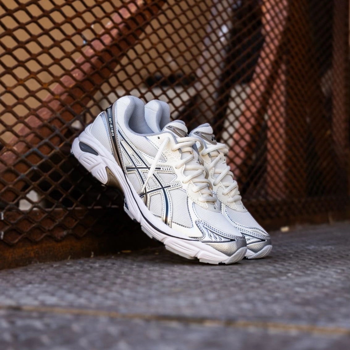 Mens Asics GT-2160 (Cream/Greige) running shoe close-up shots