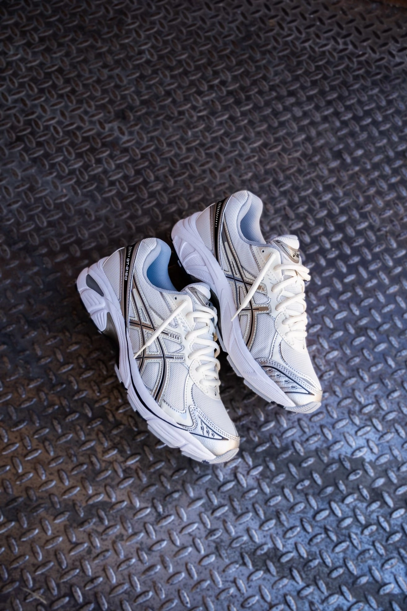 Mens Asics GT-2160 (Cream/Greige) running shoe close-up shots