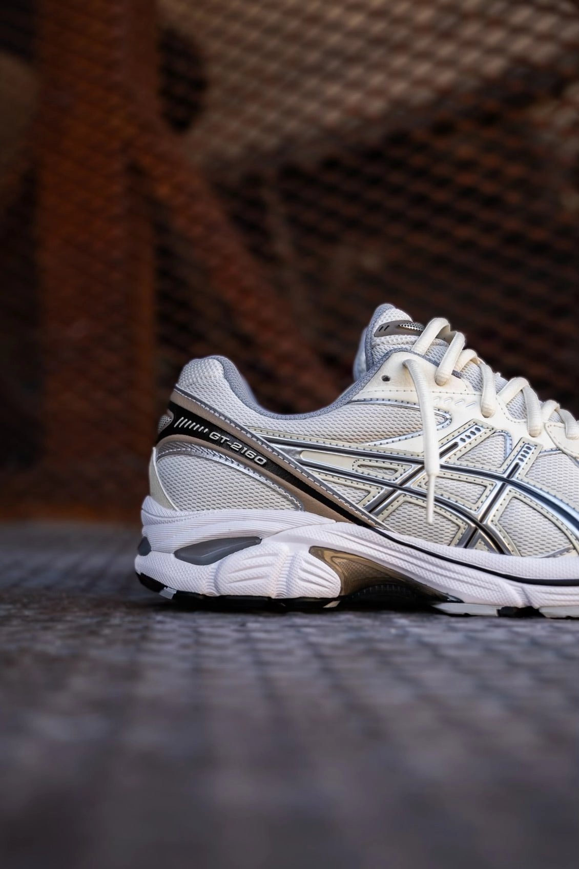 Mens Asics GT-2160 (Cream/Greige) running shoe close-up shots