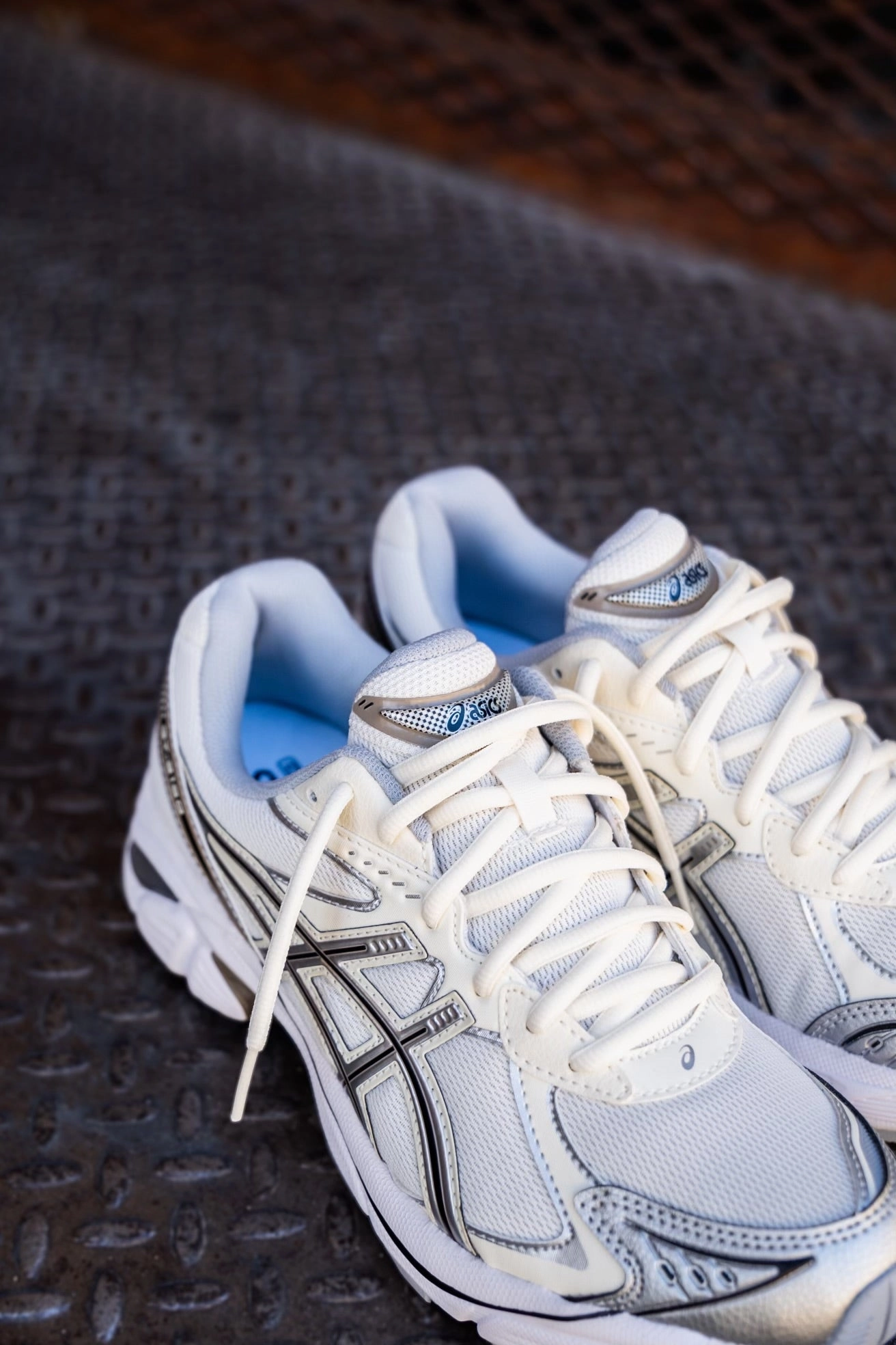 Mens Asics GT-2160 (Cream/Greige) running shoe close-up shots