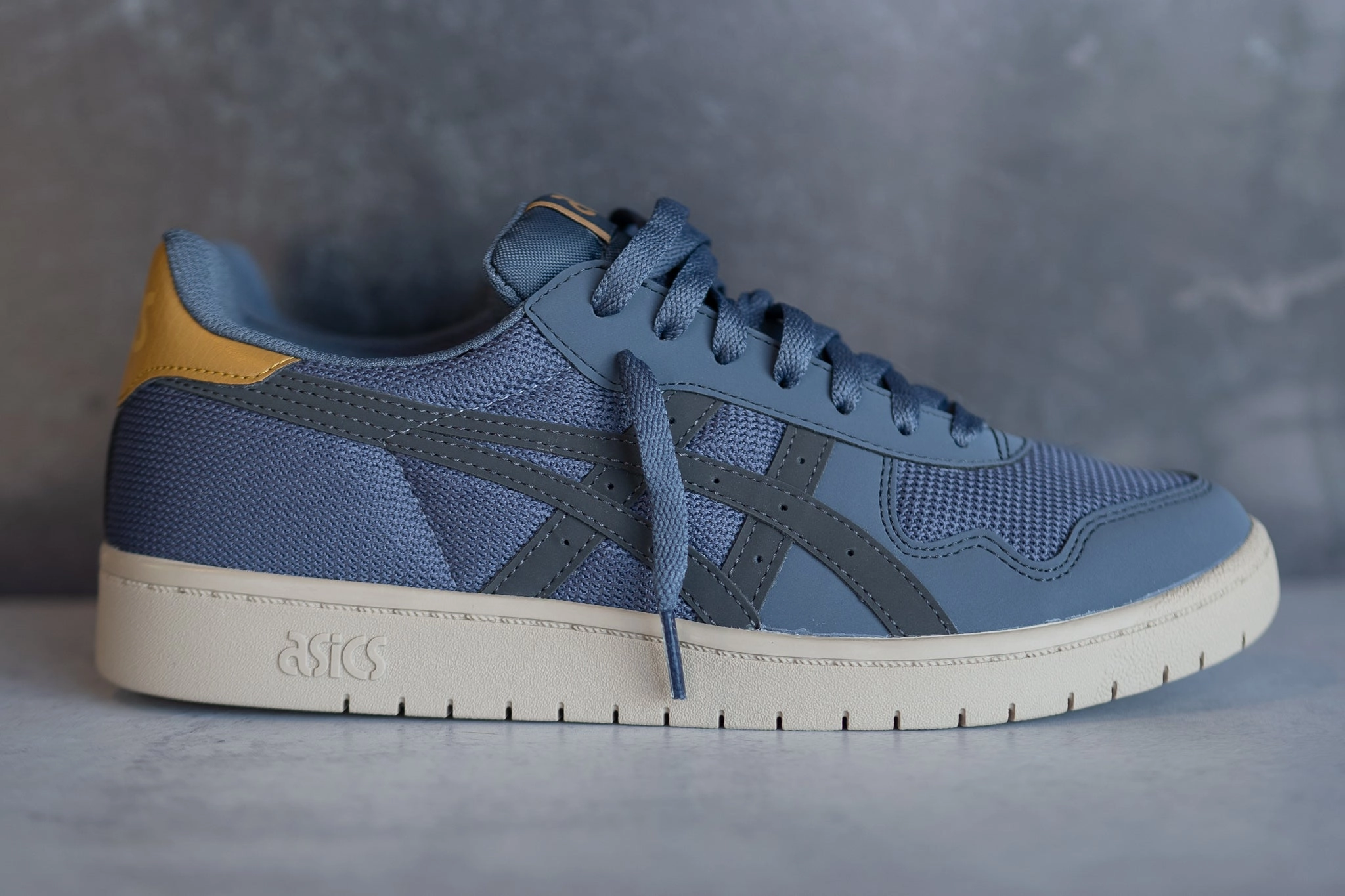 Mens Asics Japan S (Tarmac/Graphite Grey) running shoe close-up shots