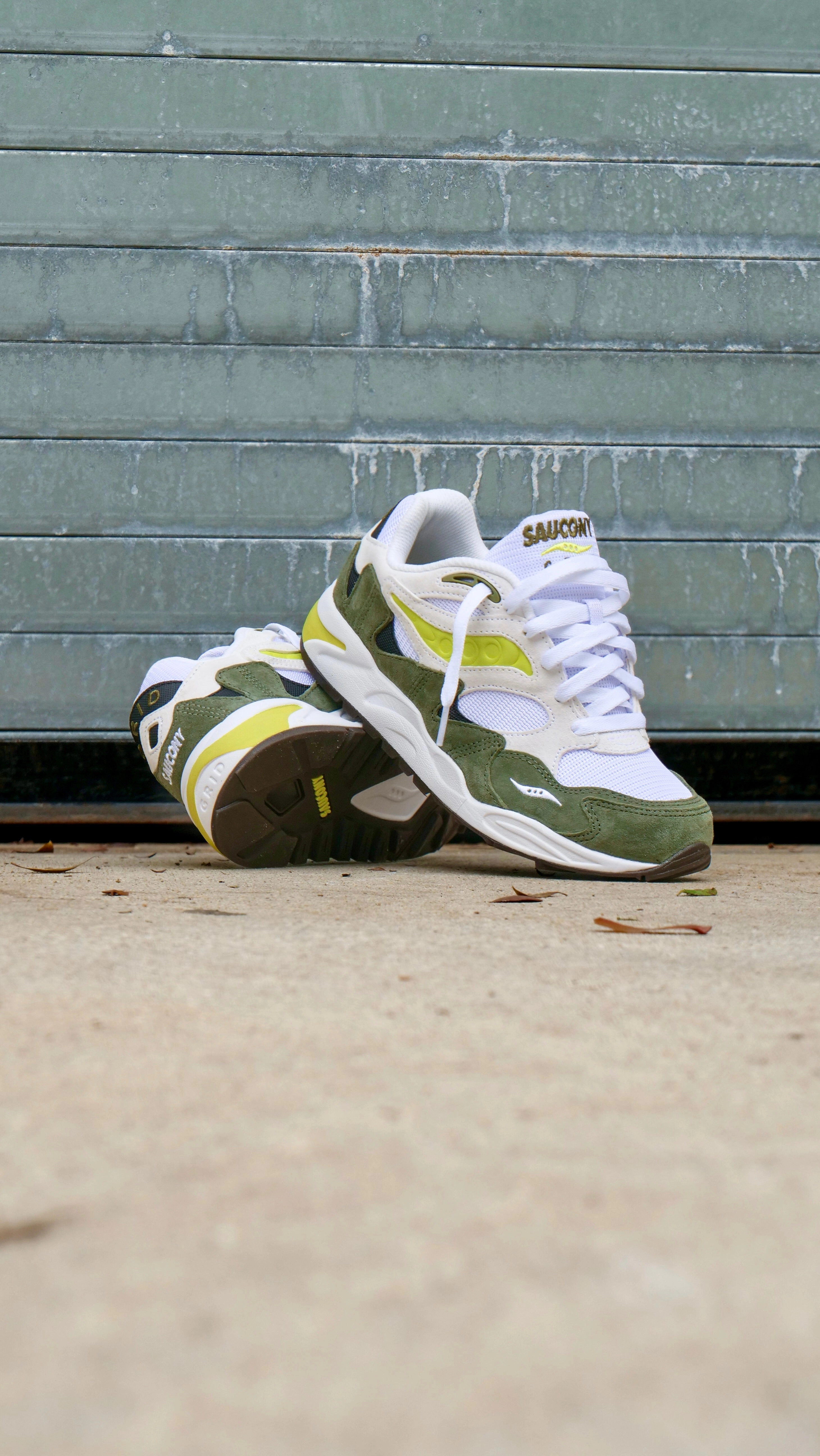 Mens Saucony Grid Shadow 2 Essential (White/Green) Saucony versatile athletic footwear