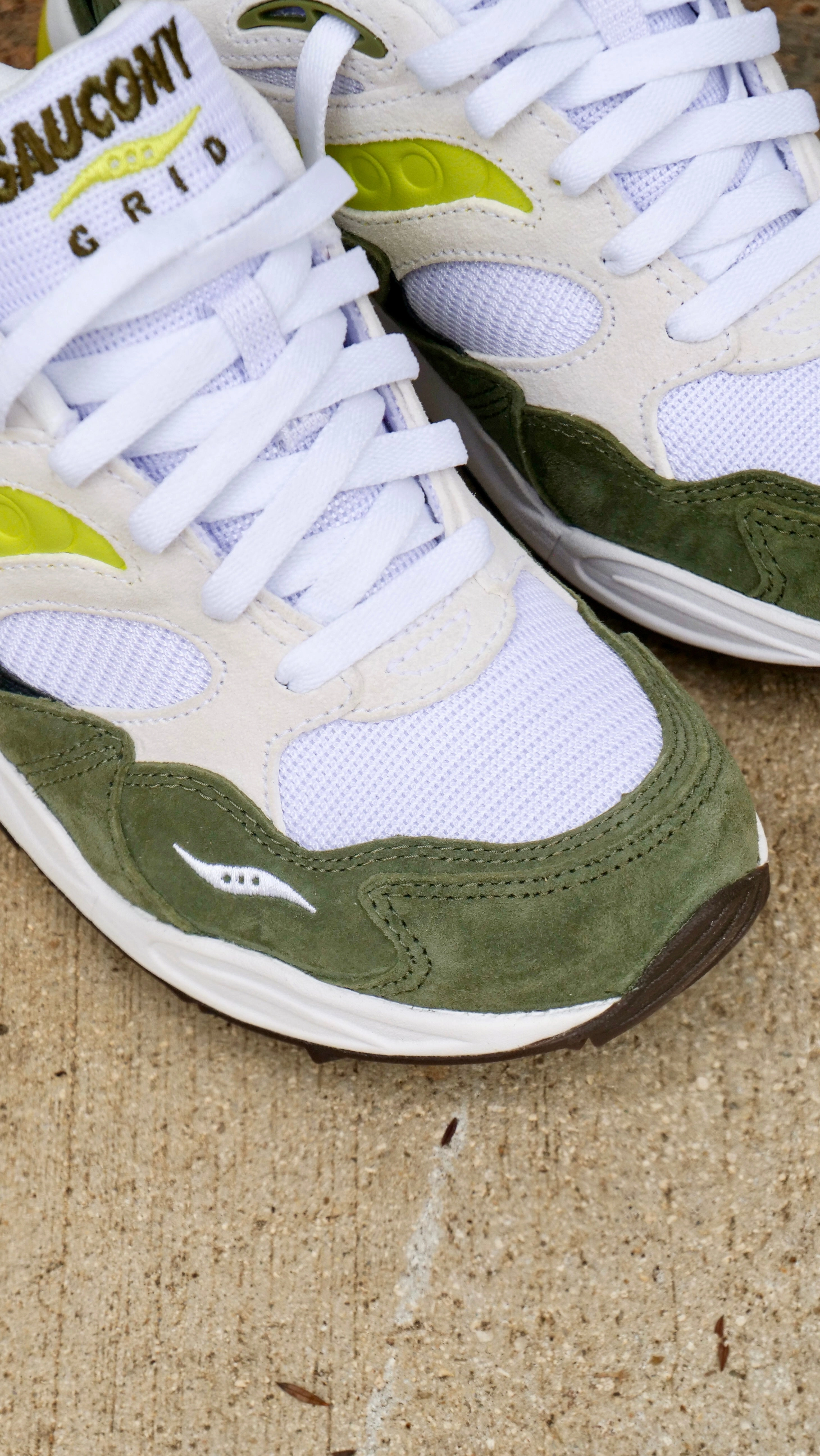 Mens Saucony Grid Shadow 2 Essential (White/Green) Saucony versatile athletic footwear