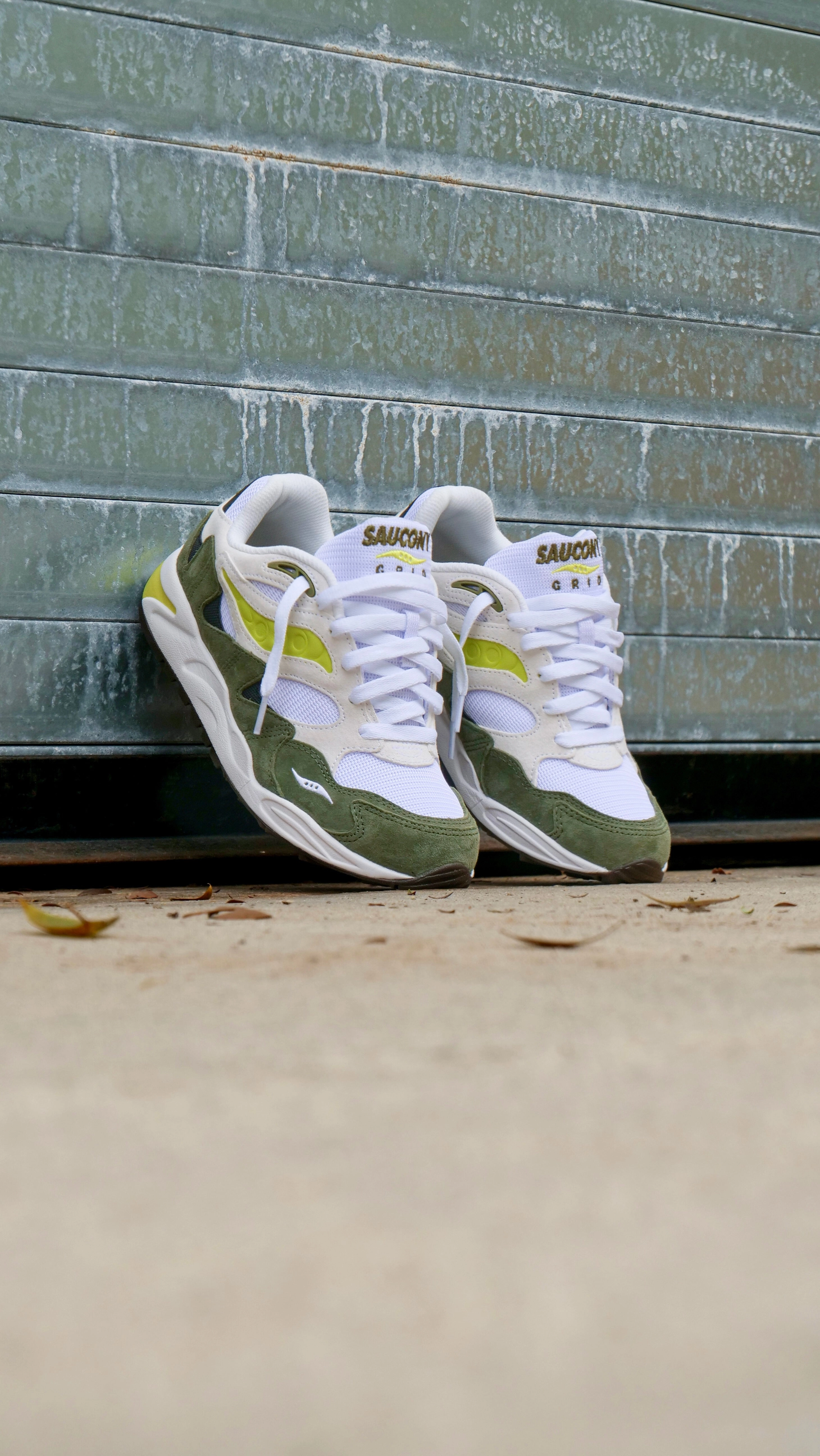 Mens Saucony Grid Shadow 2 Essential (White/Green) Saucony versatile athletic footwear